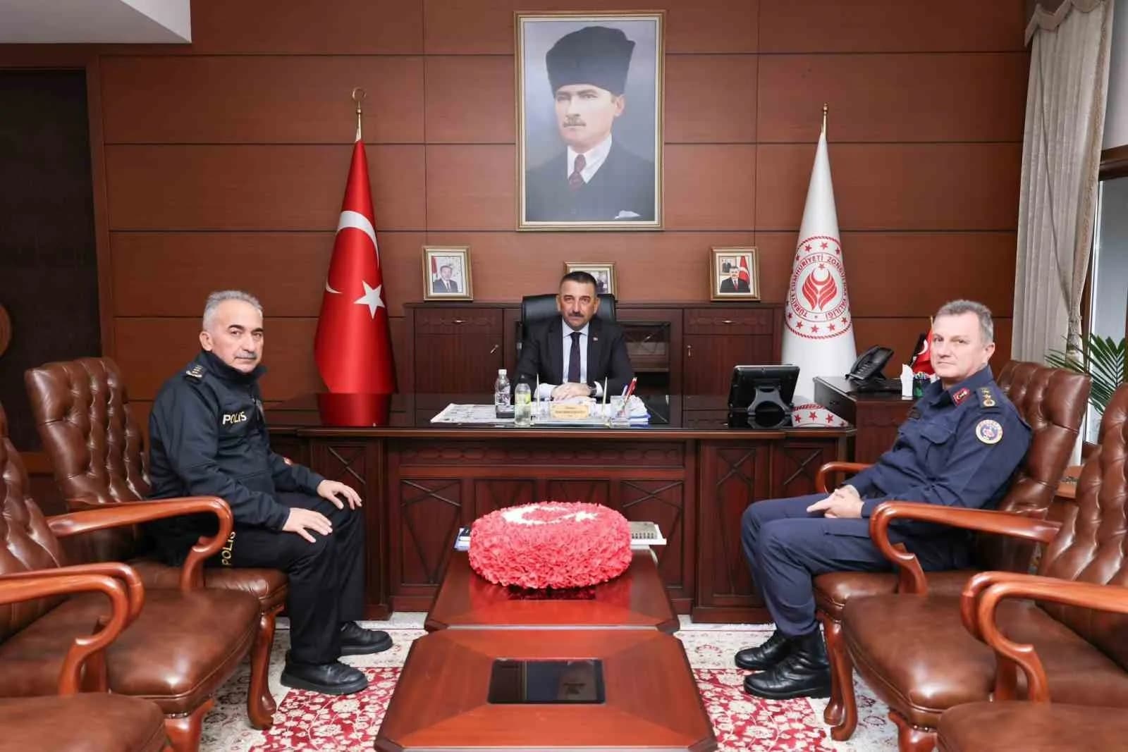 ZONGULDAK’TA VALİ OSMAN HACIBEKTAŞOĞLU BAŞKANLIĞINDA "ASAYİŞ VE GÜVENLİK TOPLANTISI" GERÇEKLEŞTİRİLDİ.