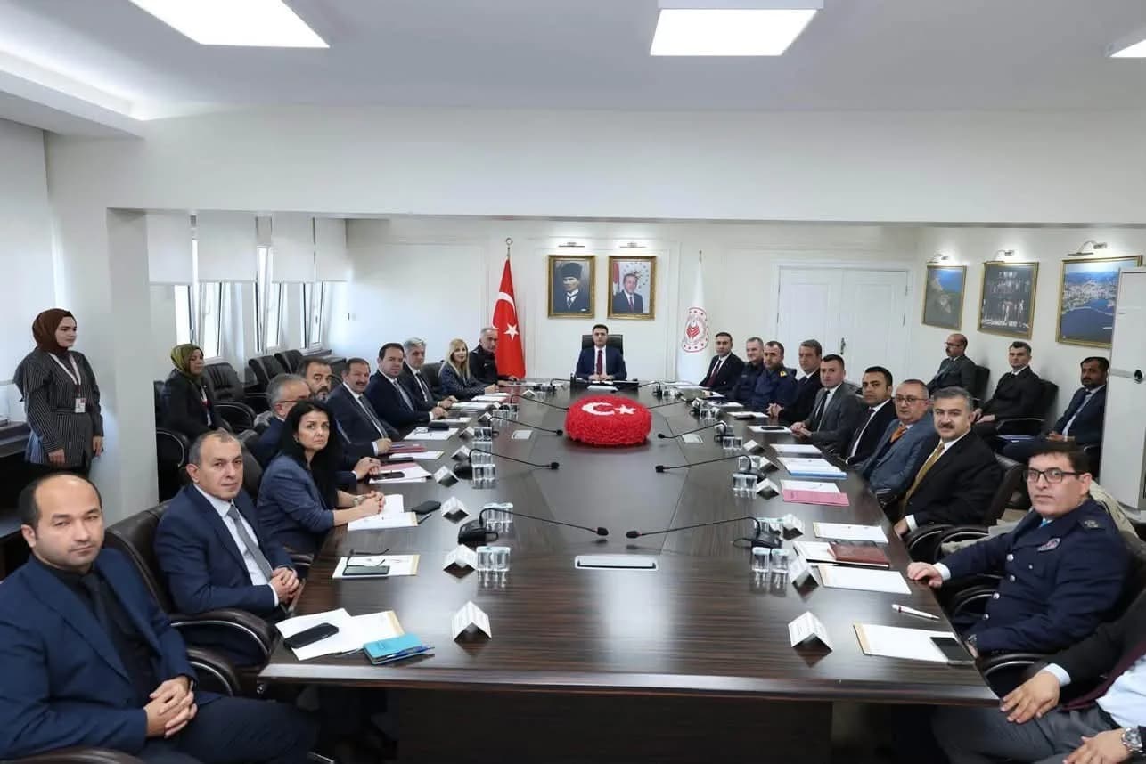 ZONGULDAK’TA VALİ YARDIMCISI HALİS HACIİSMAİLOĞLU BAŞKANLIĞINDA "BAĞIMLILIKLA MÜCADELE İL KOORDİNASYON KURULU TOPLANTISI" GERÇEKLEŞTİRİLDİ.