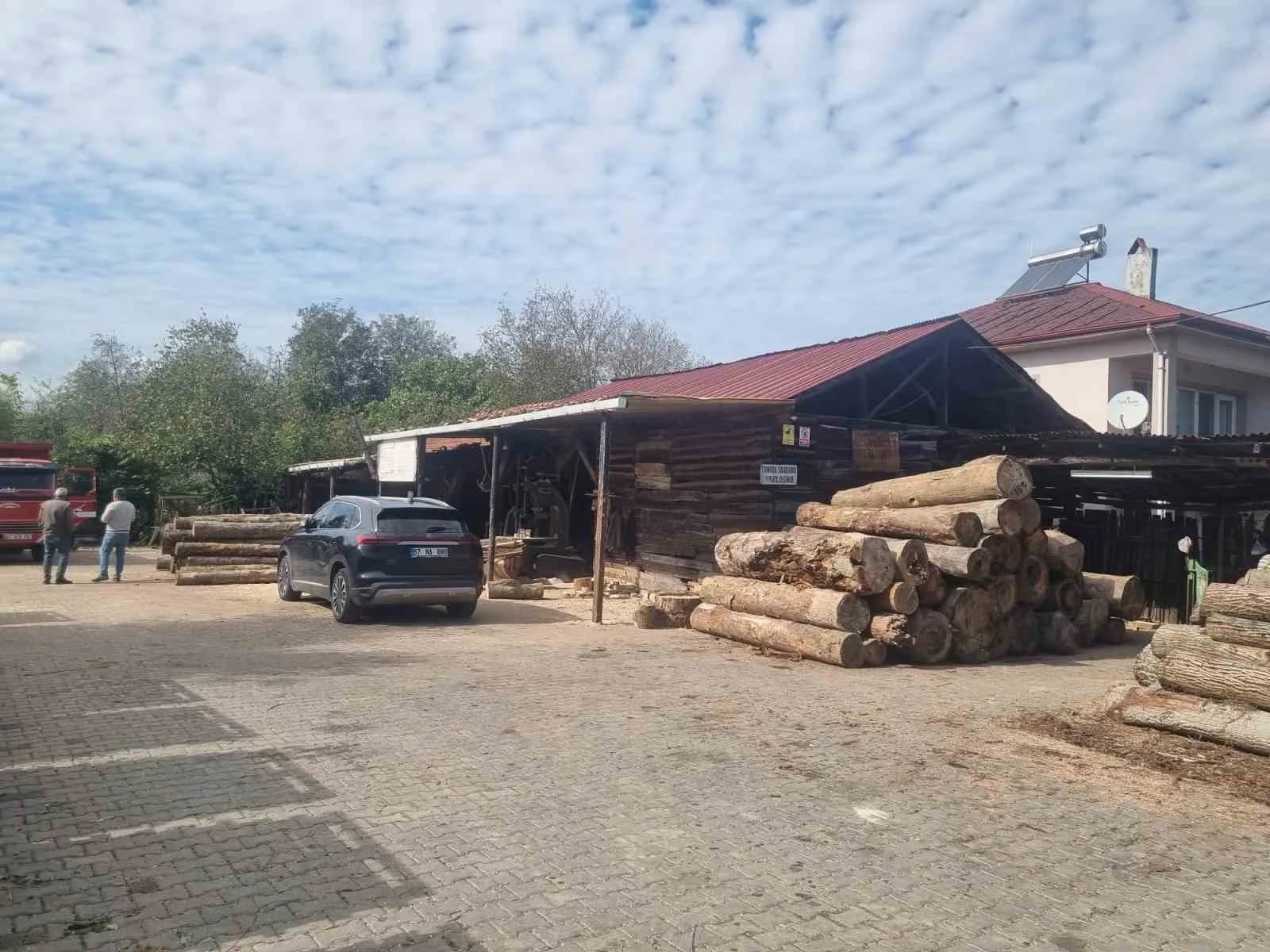 ZONGULDAK’IN ÇAYCUMA İLÇESİNE BAĞLI GEMİCİLER MAHALLESİ’NDE BİR KİŞİ, EVİNDE TÜFEKLE VURULMUŞ HALDE BULUNDU.