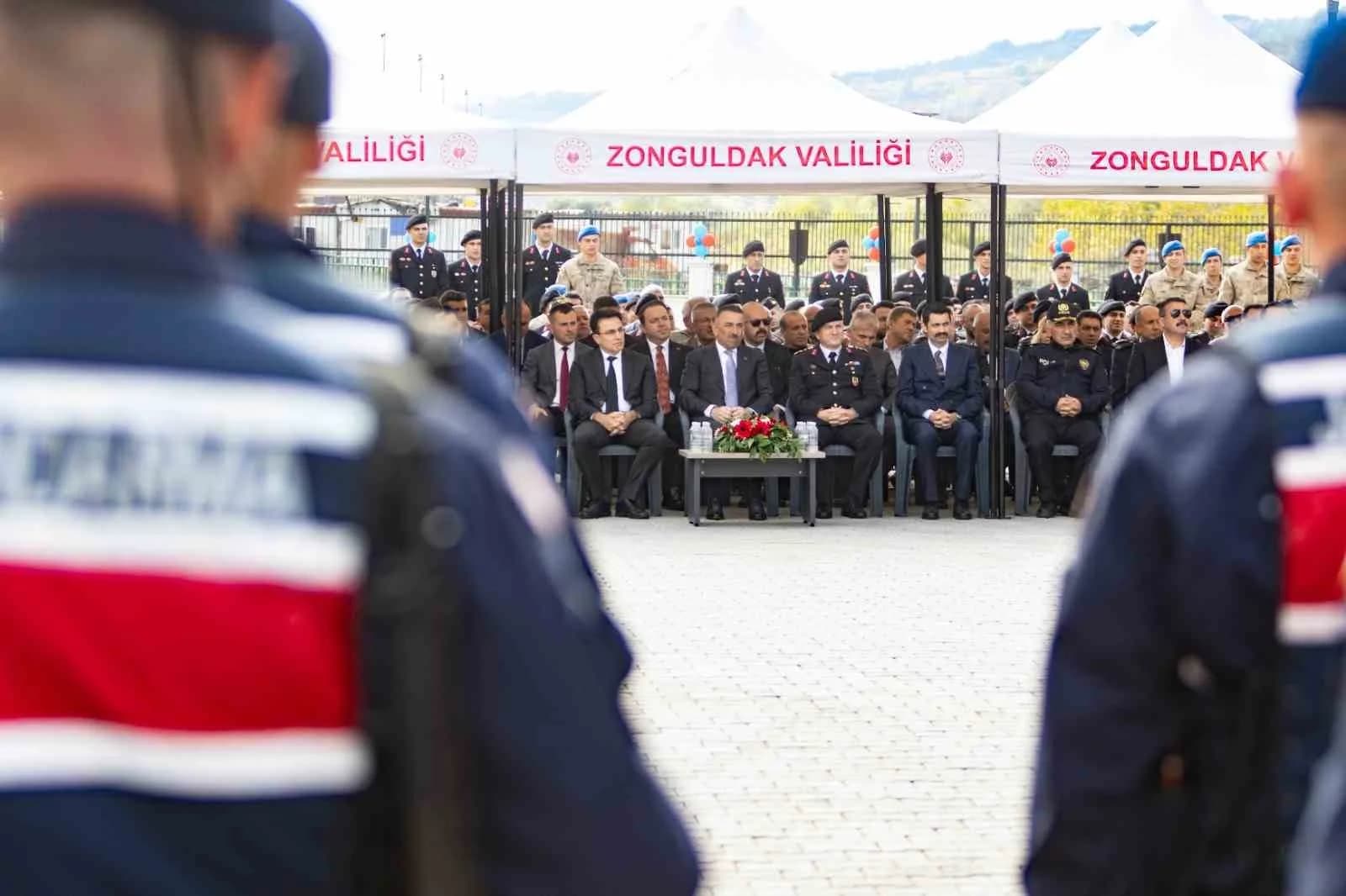 ZONGULDAK’IN DEVREK İLÇESİNE BAĞLI ÇAYDEĞİRMENİ BELDESİNDE YAPIMI TAMAMLANAN JANDARMA KARAKOL KOMUTANLIĞI YENİ HİZMET BİNASI TÖRENLE AÇILDI.