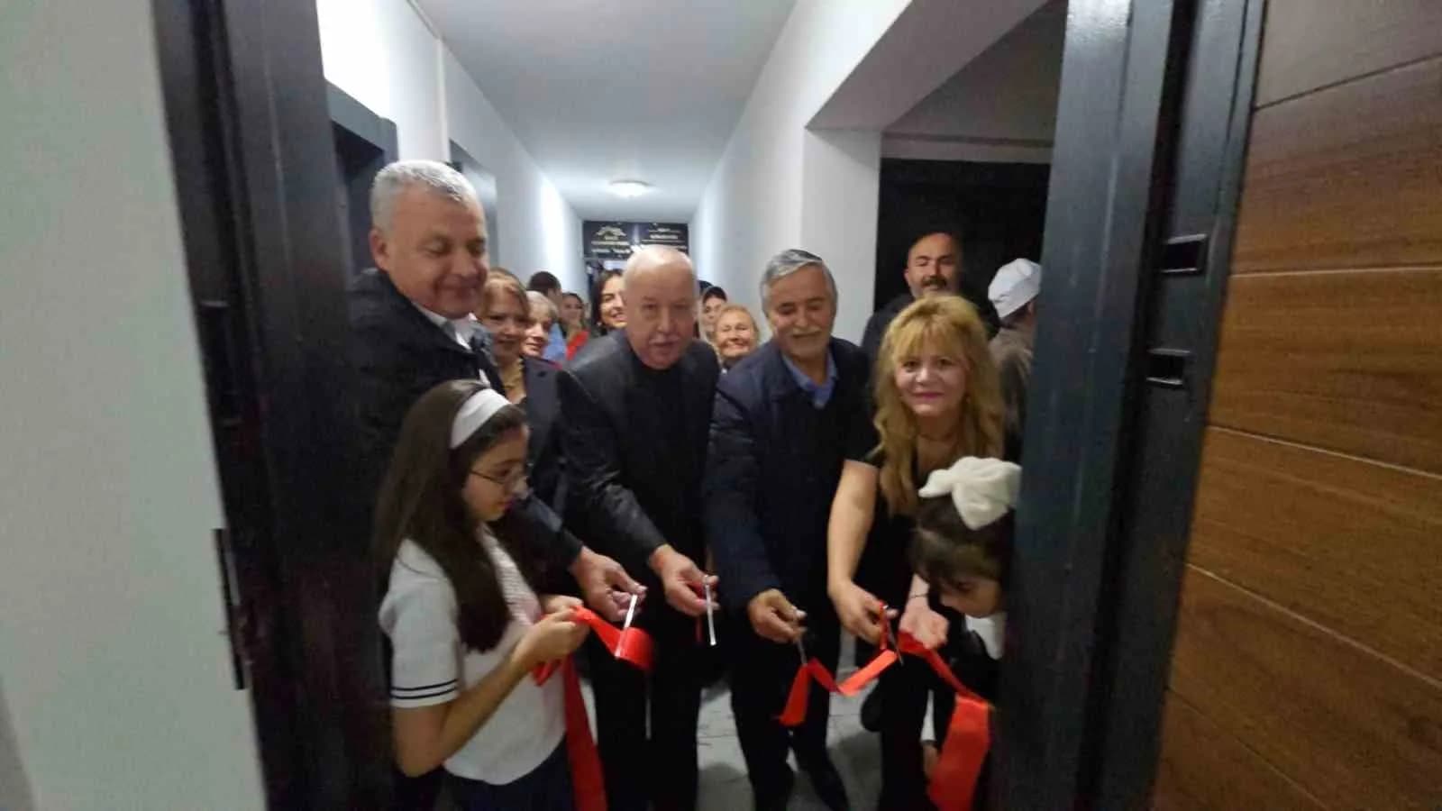 ZONGULDAK'TA MALİ MÜŞAVİR YASEMİN ÖZDEMİR'İN YENİ İŞ YERİNİN AÇILIŞI DÜZENLENEN TÖRENLE GERÇEKLEŞTİRİLDİ.
