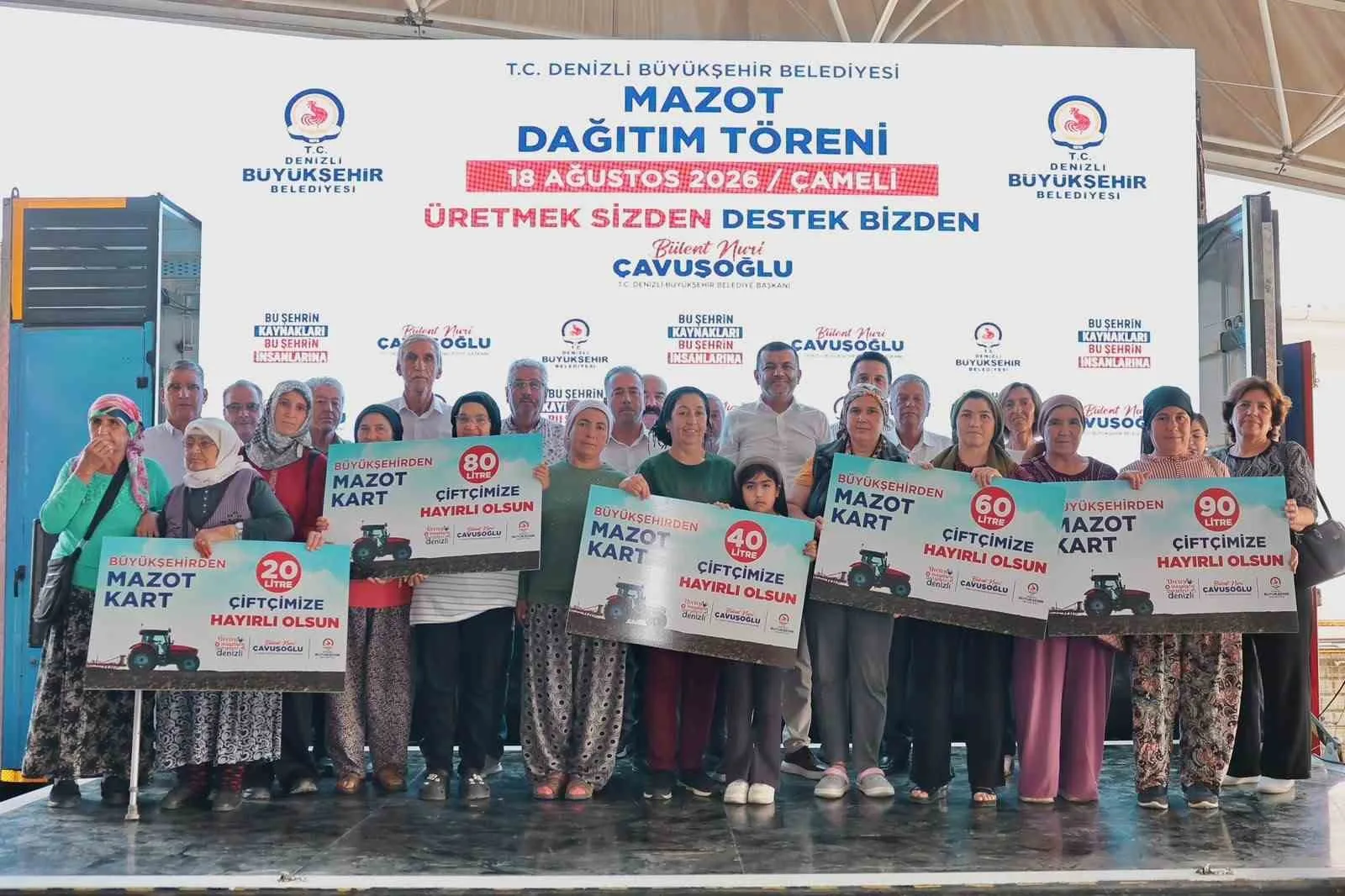 DENİZLİ BÜYÜKŞEHİR BELEDİYESİ, ARTAN GİRDİ MALİYETLERİ KARŞISINDA ZORLANAN ÜRETİCİLERE CAN SUYU OLMAYA DEVAM EDİYOR. 10 BİN 66 ÇİFTÇİYE TOPLAM 704 BİN 880 LİTRE MAZOT HİBESİ KAPSAYAN DEV PROJEDE DAĞITIM TÜM HIZIYLA SÜRÜYOR.