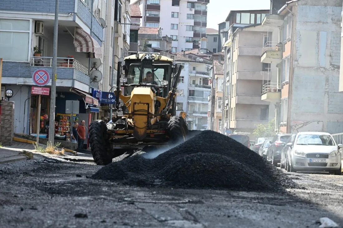 200 Milyon Liralık Dev Asfalt Hamlesinde 17 Bin Ton Sıcak Asfalt Yollarla Buluştu