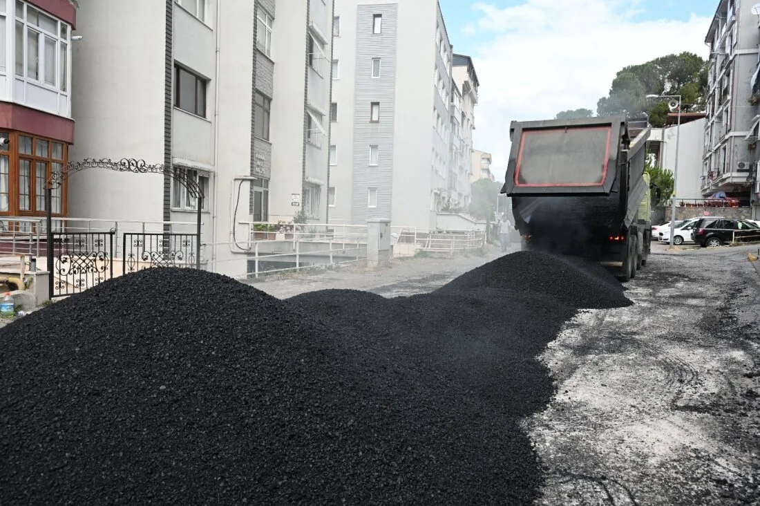 200 Milyon Liralık Dev Asfalt Hamlesinde 17 Bin Ton Sıcak Asfalt Yollarla Buluştu