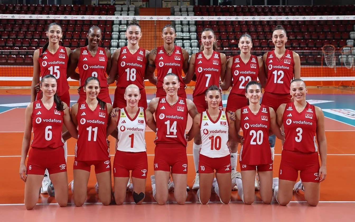 SON AVRUPA VE MİLLETLER LİGİ ŞAMPİYONU A MİLLİ KADIN VOLEYBOL TAKIMI, 21 AĞUSTOS-3 EYLÜL TARİHLERİNDE TÜRKİYE, ÇEKYA, AZERBAYCAN VE İSVEÇ'İN EV SAHİPLİĞİNDE DÜZENLENECEK 2026 CEV TRENDYOL AVRUPA VOLEYBOL ŞAMPİYONASI'NDA SAHNE ALACAK.
