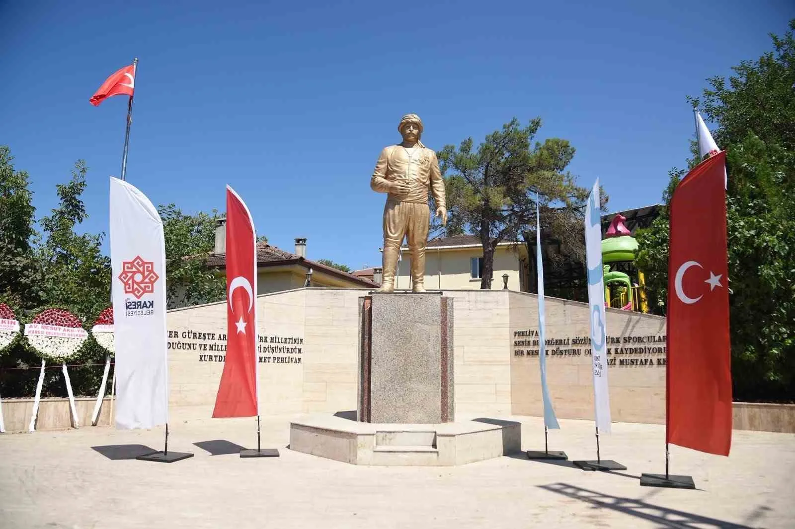KURTDERELİ MEHMET PEHLİVAN’IN ANIT MEZARI ZİYARET EDİLDİ