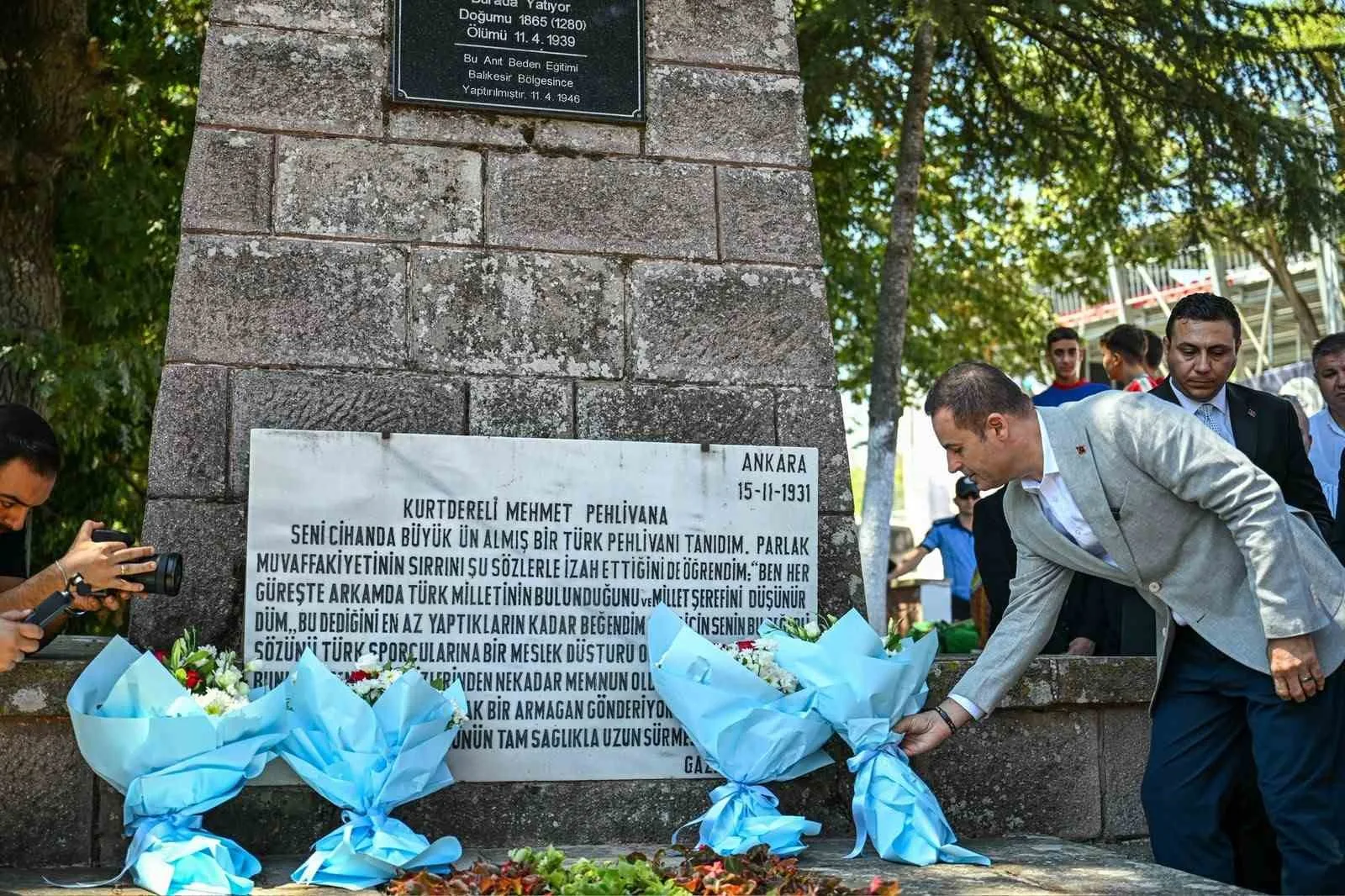 KURTDERELİ MEHMET PEHLİVAN’IN ANIT MEZARI ZİYARET EDİLDİ