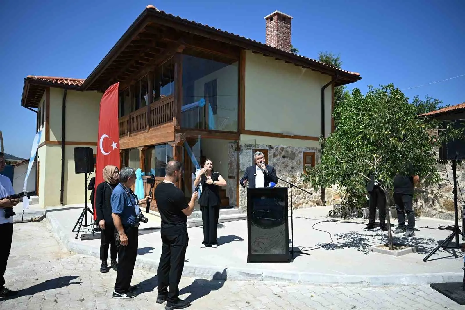 BÜYÜKŞEHİR BELEDİYESİ TARAFINDAN CİHAN PEHLİVANI KURTDERELİ MEHMET PEHLİVAN’IN YAŞADIĞI TARİHİ EV ASLINA UYGUN OLARAK YENİLENDİ.