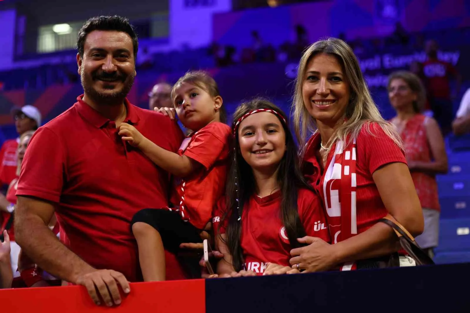 A MİLLİ KADIN VOLEYBOL TAKIMI, 2026 CEV AVRUPA VOLEYBOL ŞAMPİYONASI A GRUBU İLK MAÇINDA İSTANBUL'DA LETONYA'YI 3-0 MAĞLUP ETTİ. MİLLİLER, 23 AĞUSTOS PAZAR GÜNÜ SLOVENYA İLE KARŞILAŞACAK.