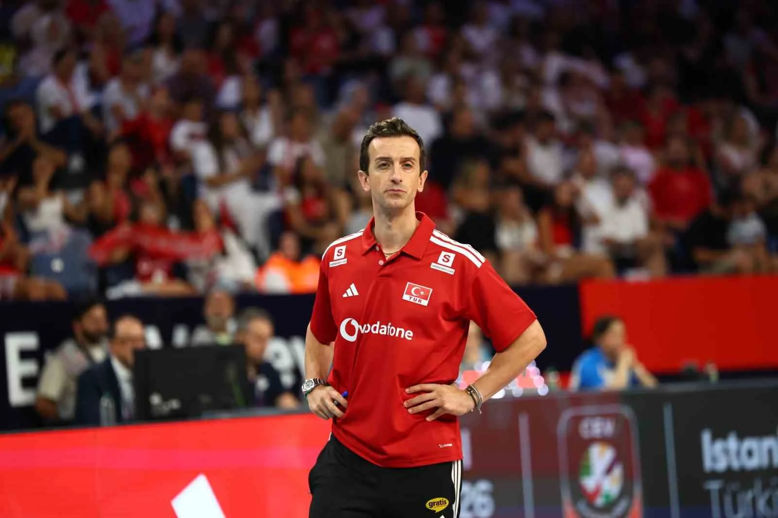 A MİLLİ KADIN VOLEYBOL TAKIMI, 2026 CEV AVRUPA VOLEYBOL ŞAMPİYONASI A GRUBU İLK MAÇINDA İSTANBUL'DA LETONYA'YI 3-0 MAĞLUP ETTİ. MİLLİLER, 23 AĞUSTOS PAZAR GÜNÜ SLOVENYA İLE KARŞILAŞACAK.
