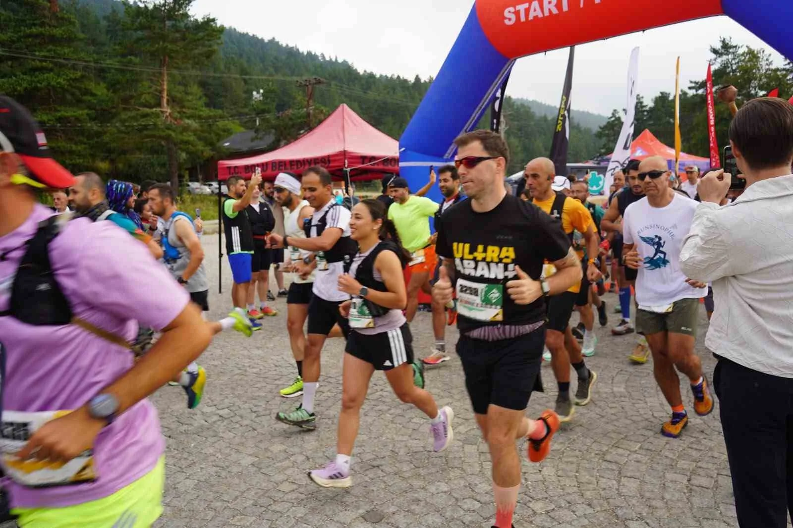 BOLU’DA DÜZENLENEN ULTRA ABANT 2026 DOĞA KOŞUSU, 4 FARKLI PARKURDA YAPILAN YARIŞLARIN ARDINDAN ÖDÜL TÖRENİYLE TAMAMLANDI.