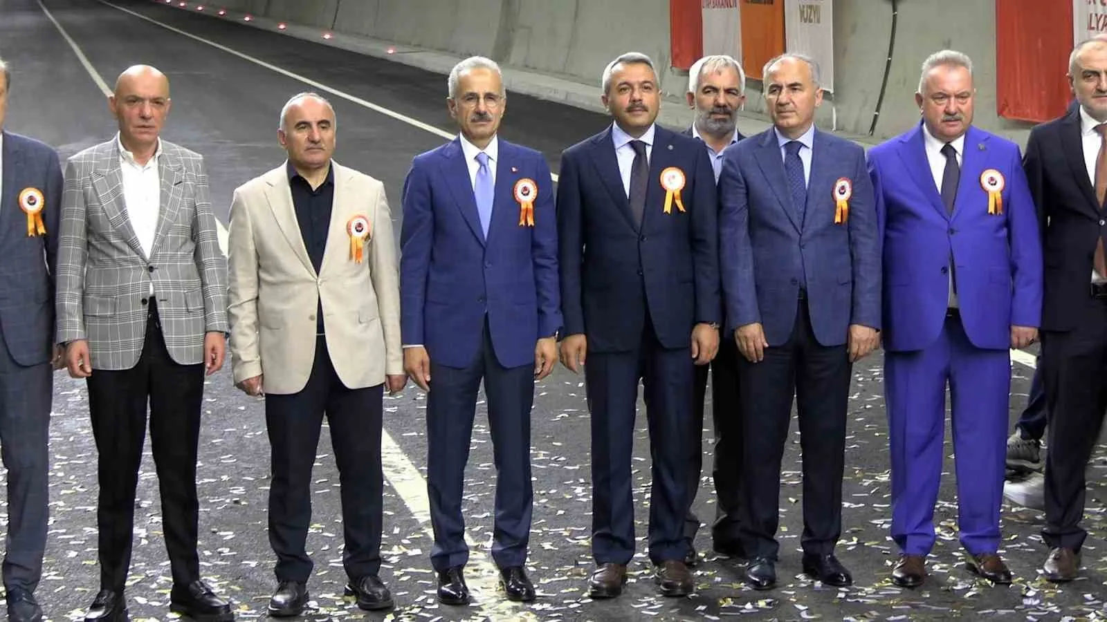 BİR DİZİ ZİYARET VE PROGRAM İÇİN RİZE’YE GELEN ULAŞTIRMA VE ALTYAPI BAKANI ABDULKADİR URALOĞLU, ÇAMLIHEMŞİN TÜNELLİ GEÇİŞİ AÇILIŞ TÖRENİNE KATILDI