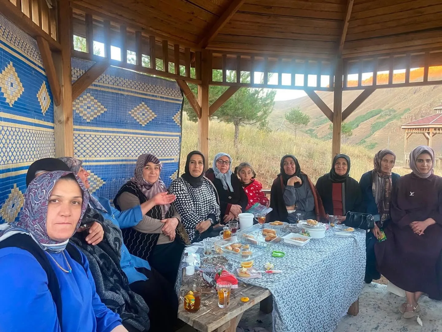 AK PARTİ ERZİNCAN KADIN KOLLARI OTLUKBELİ’NDE KADINLARLA BULUŞTU