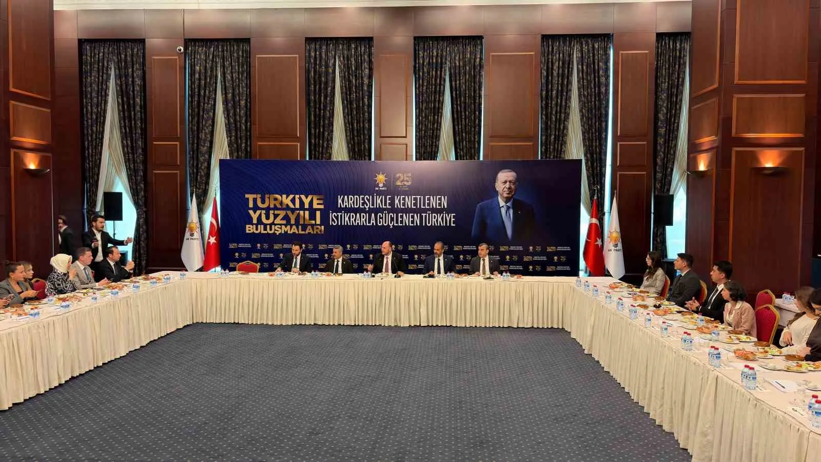 AK PARTİ, TÜRKİYE YÜZYILI BULUŞMALARI KAPSAMINDA ‘KARDEŞLİKLE KENETLENEN İSTİKRARLA GÜÇLENEN TÜRKİYE' PROGRAMININ TANITIMINI DÜZENLEDİ.