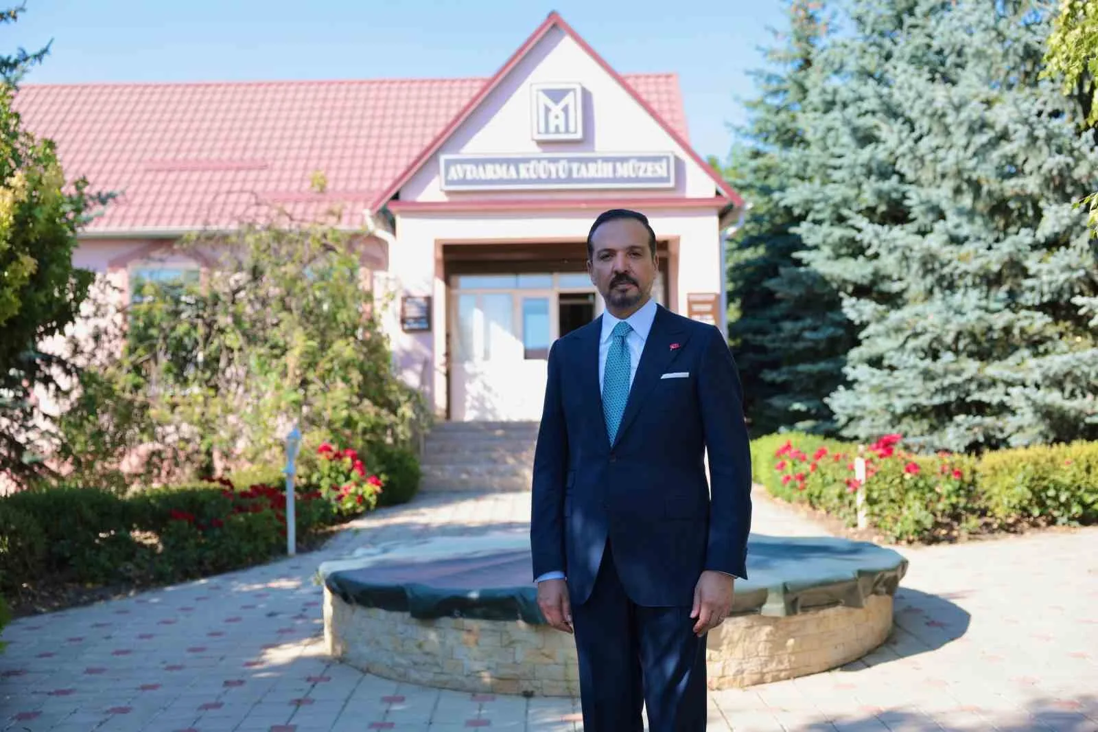 AK PARTİ GENEL BAŞKAN YARDIMCISI VE TÜRK DEVLETLERİ İLE İLİŞKİLER BAŞKANI KÜRŞAD ZORLU, KÖYDEKİ TARİH MÜZESİ’Nİ GEZDİ