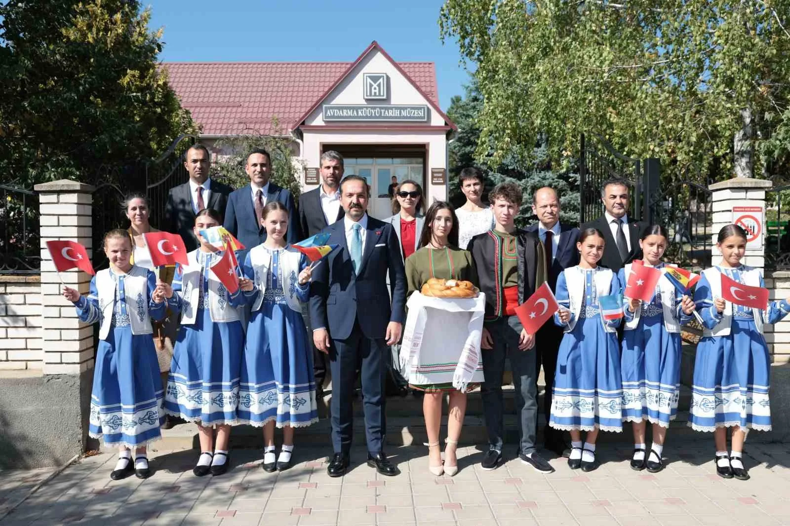 AK PARTİ GENEL BAŞKAN YARDIMCISI VE TÜRK DEVLETLERİ İLE İLİŞKİLER BAŞKANI KÜRŞAD ZORLU, KÖYDEKİ TARİH MÜZESİ’Nİ GEZDİ