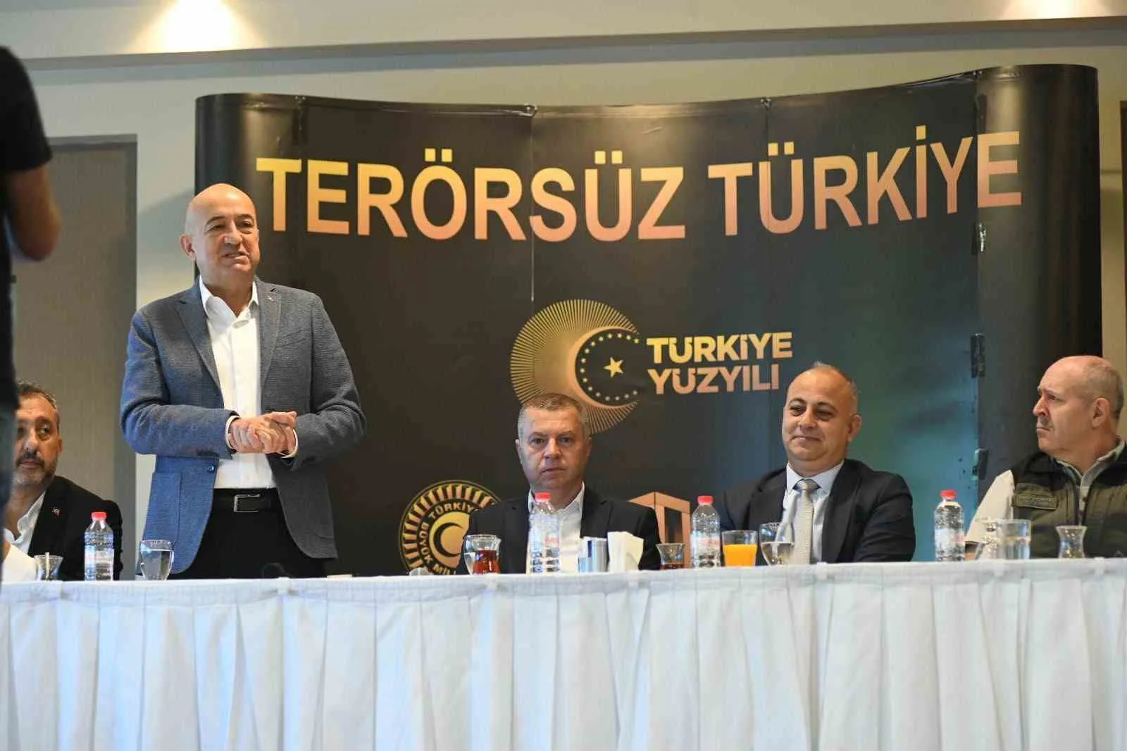 ÇANAKKALE’DE MERKEZ İLÇE MUHTARLARI İLE BİR ARAYA GELEN AK PARTİ ÇANAKKALE MİLLETVEKİLİ AYHAN GİDER TERÖRSÜZ TÜRKİYE YASASI İLE İLGİLİ  ÇARPICI AÇIKLAMALARDA BULUNDU.