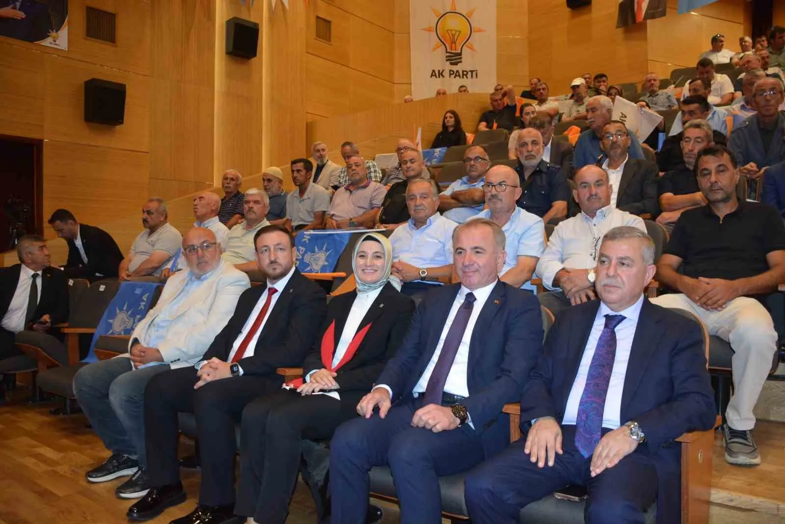 AK PARTİ GENEL BAŞKAN YARDIMCISI VE TEŞKİLAT BAŞKANI YALOVA MİLLETVEKİLİ AHMET BÜYÜKGÜMÜŞ, SİNOP’TA PARTİ TEŞKİLATIYLA BİR ARAYA GELDİ.
