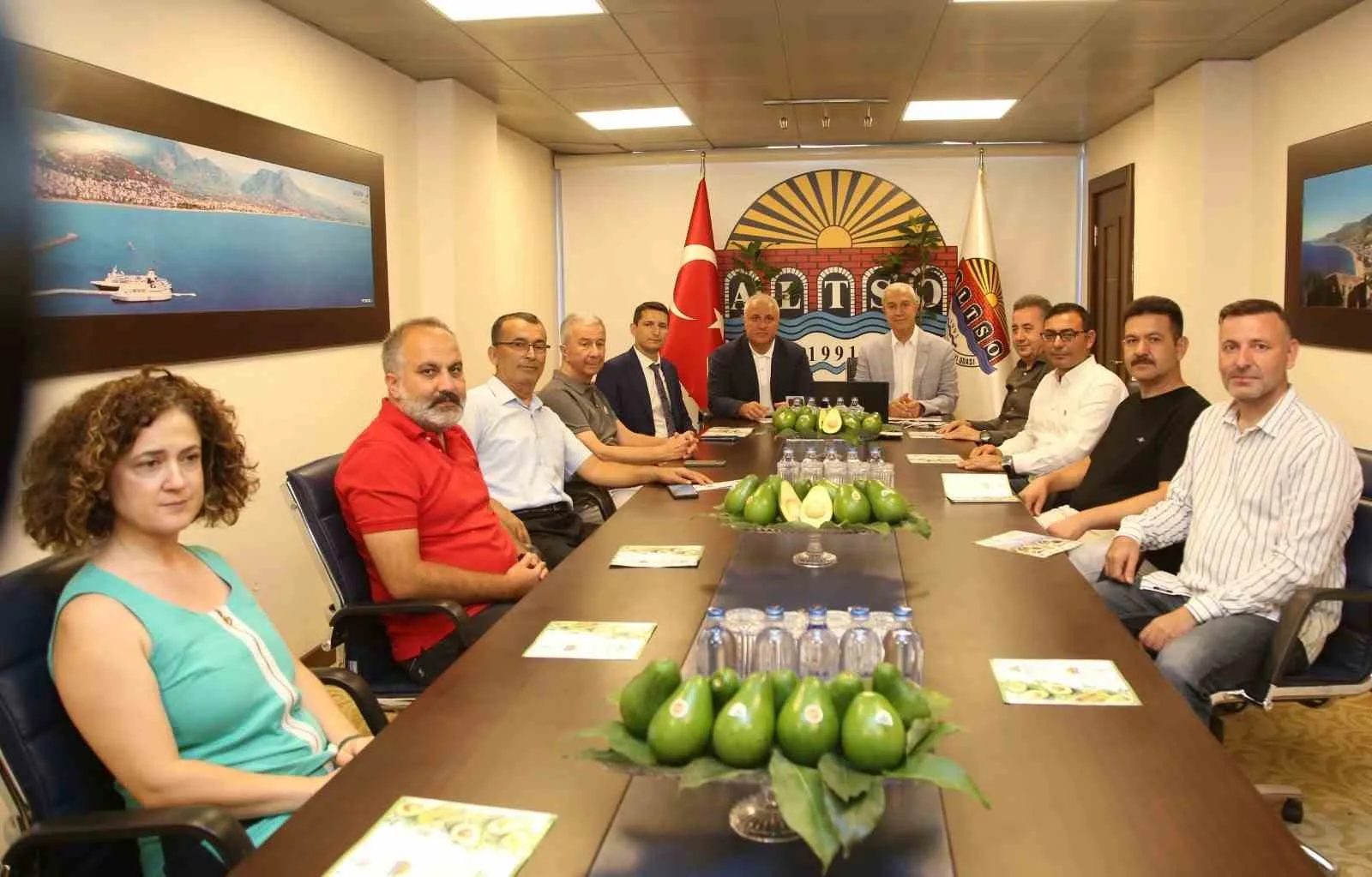 ALANYA KEÇİBOYNUZU’NUN ARDINDAN ALANYA AVOKADOSU’NUN DA AVRUPA BİRLİĞİ COĞRAFİ İŞARET BAŞVURUSU ALTSO EV SAHİPLİĞİNDE DÜZENLENEN TÖRENLE GERÇEKLEŞTİRİLDİ.