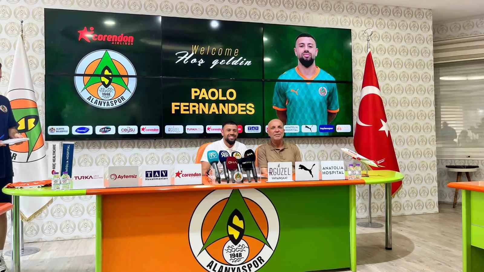 CORENDON ALANYASPOR, YUNANİSTAN EKİPLERİNDEN AEK FORMASI GİYEN 28 YAŞINDAKİ KANAT OYUNCUSU PAOLO FERNANDES’İ 1 YILLIĞINA KİRALIK OLARAK KADROSUNA KATTI.