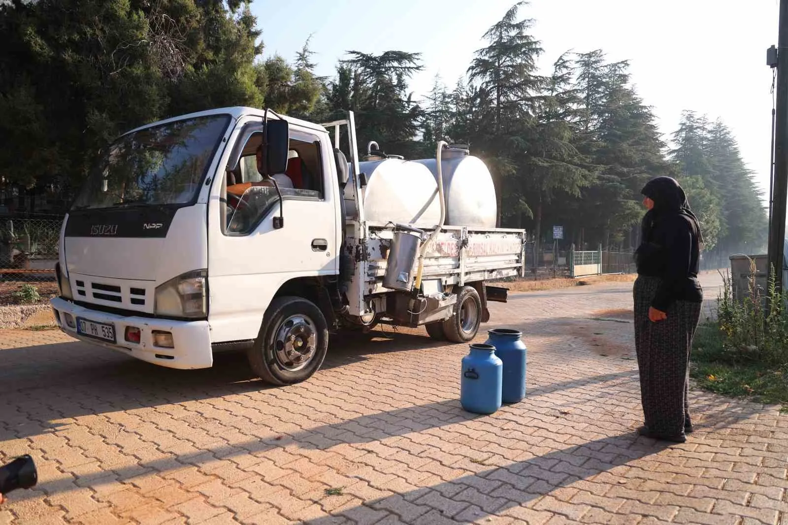 ANTALYA BÜYÜKŞEHİR BELEDİYESİ TARIMSAL KALKINMA KOOPERATİFLERİNE HİBE ETTİĞİ SÜT SOĞUTMA TANKI EKİPMAN DESTEĞİ İLE SÜT ÜRETİCİLERİNİN KAZANCINI ARTTIRIYOR.
