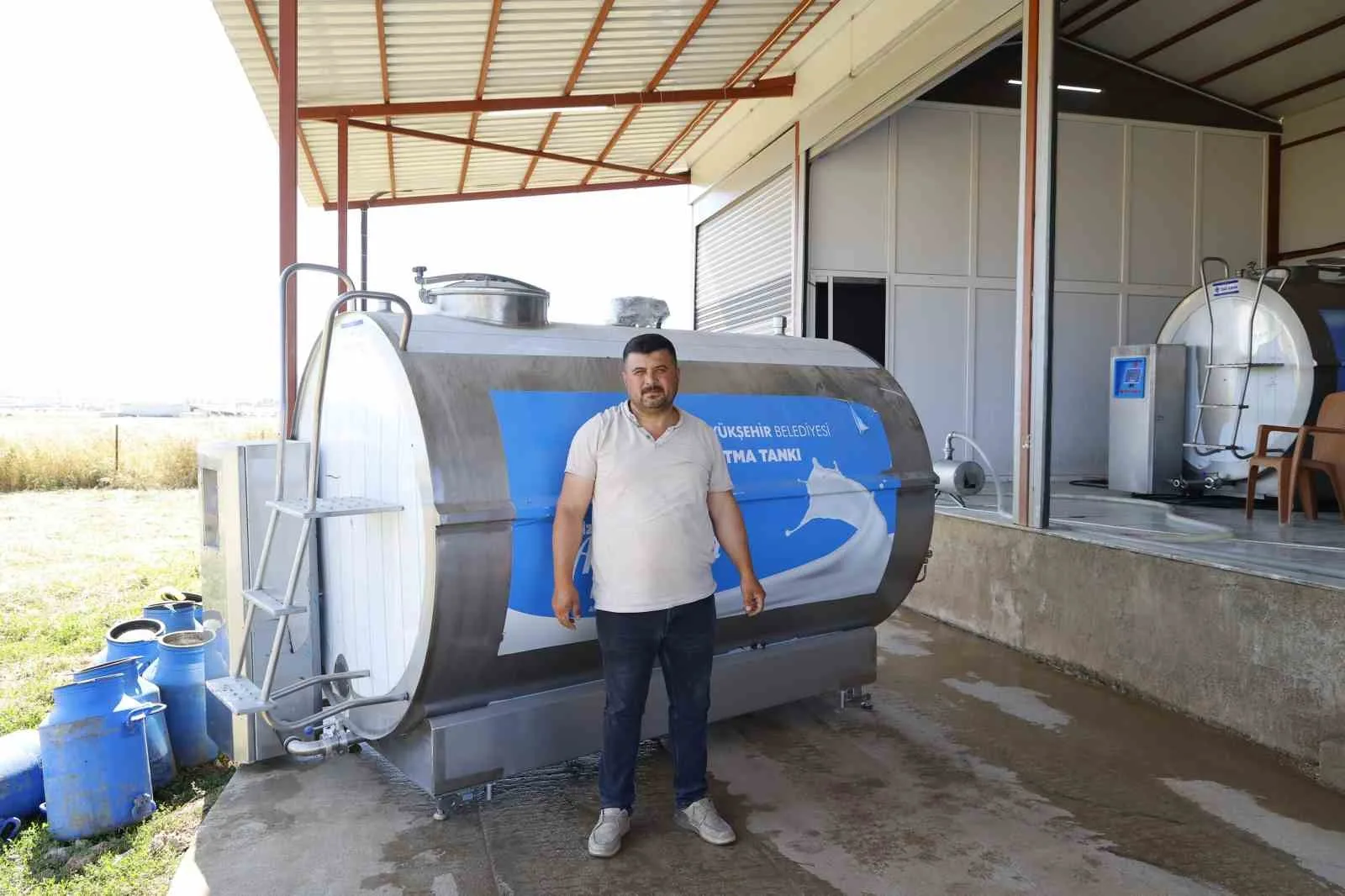 ANTALYA BÜYÜKŞEHİR BELEDİYESİ TARIMSAL KALKINMA KOOPERATİFLERİNE HİBE ETTİĞİ SÜT SOĞUTMA TANKI EKİPMAN DESTEĞİ İLE SÜT ÜRETİCİLERİNİN KAZANCINI ARTTIRIYOR.
