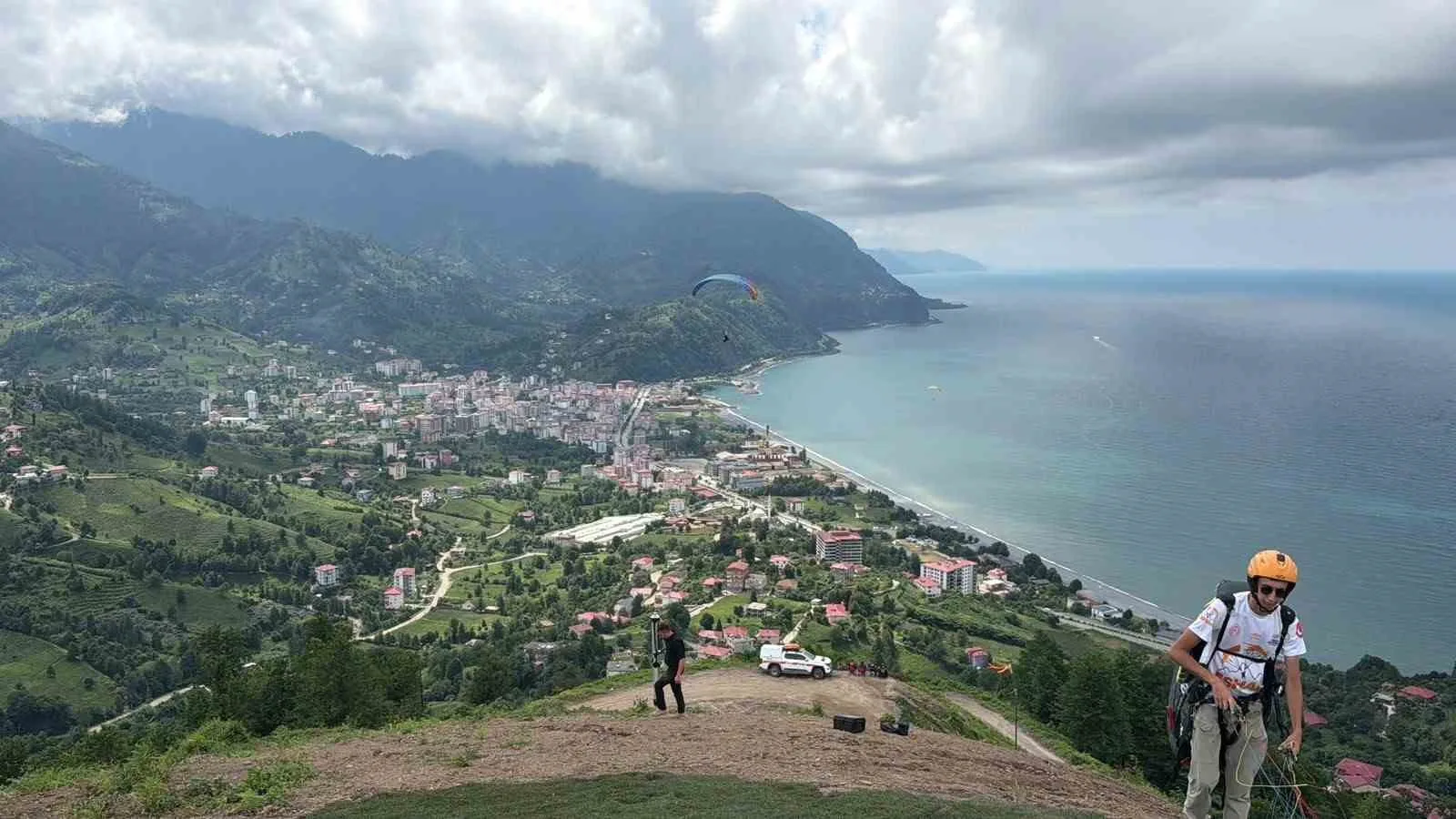 ARTVİN'DE YAMAÇ PARAŞÜTÜ TÜRKİYE ŞAMPİYONASI HEYECANI BAŞLADI