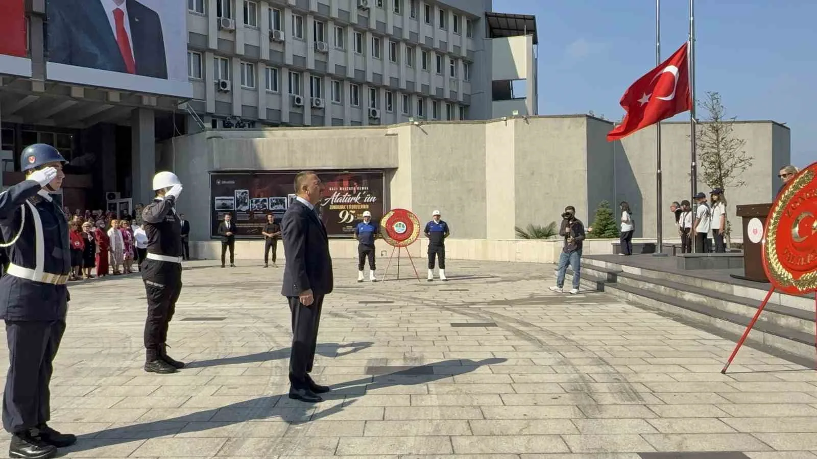 TÜRKİYE CUMHURİYETİ’NİN KURUCUSU GAZİ MUSTAFA KEMAL ATATÜRK’ÜN ZONGULDAK’A GELİŞİNİN 95. YIL DÖNÜMÜ, DÜZENLENEN TÖREN VE ETKİNLİKLERLE KUTLANDI.