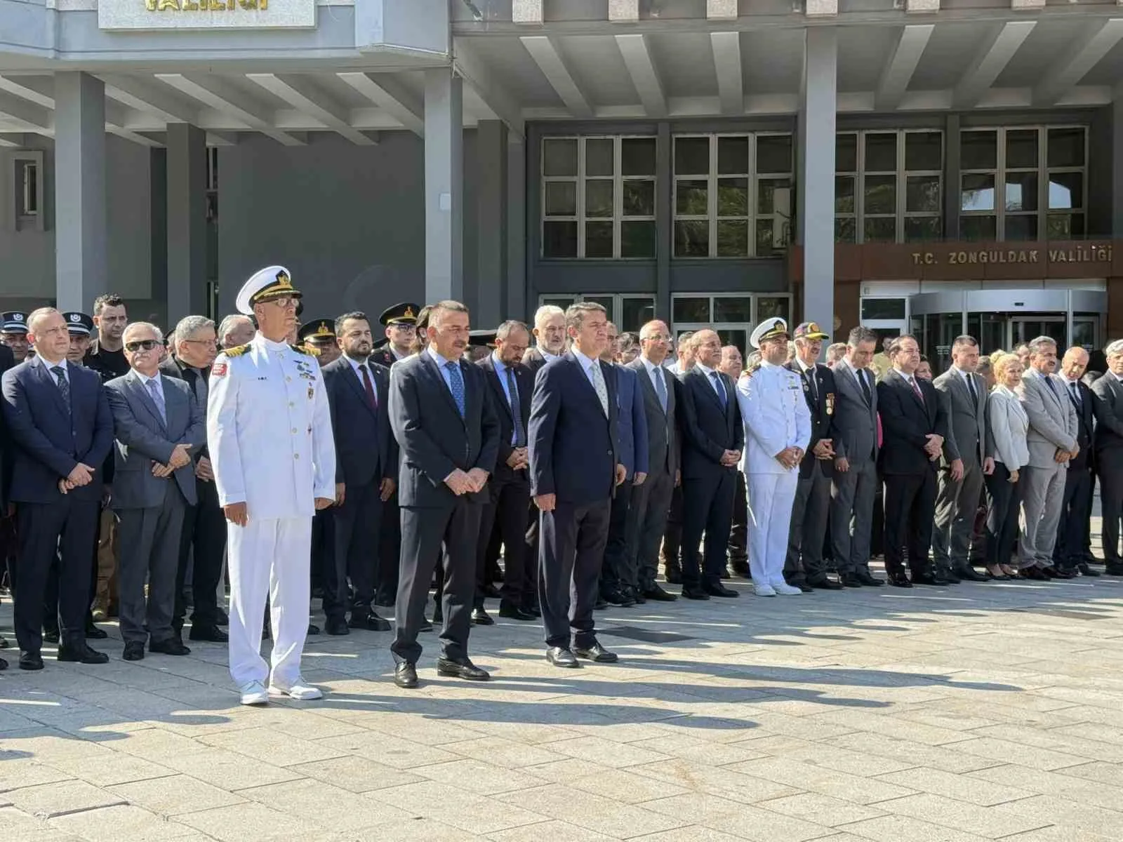 TÜRKİYE CUMHURİYETİ’NİN KURUCUSU GAZİ MUSTAFA KEMAL ATATÜRK’ÜN ZONGULDAK’A GELİŞİNİN 95. YIL DÖNÜMÜ, DÜZENLENEN TÖREN VE ETKİNLİKLERLE KUTLANDI.