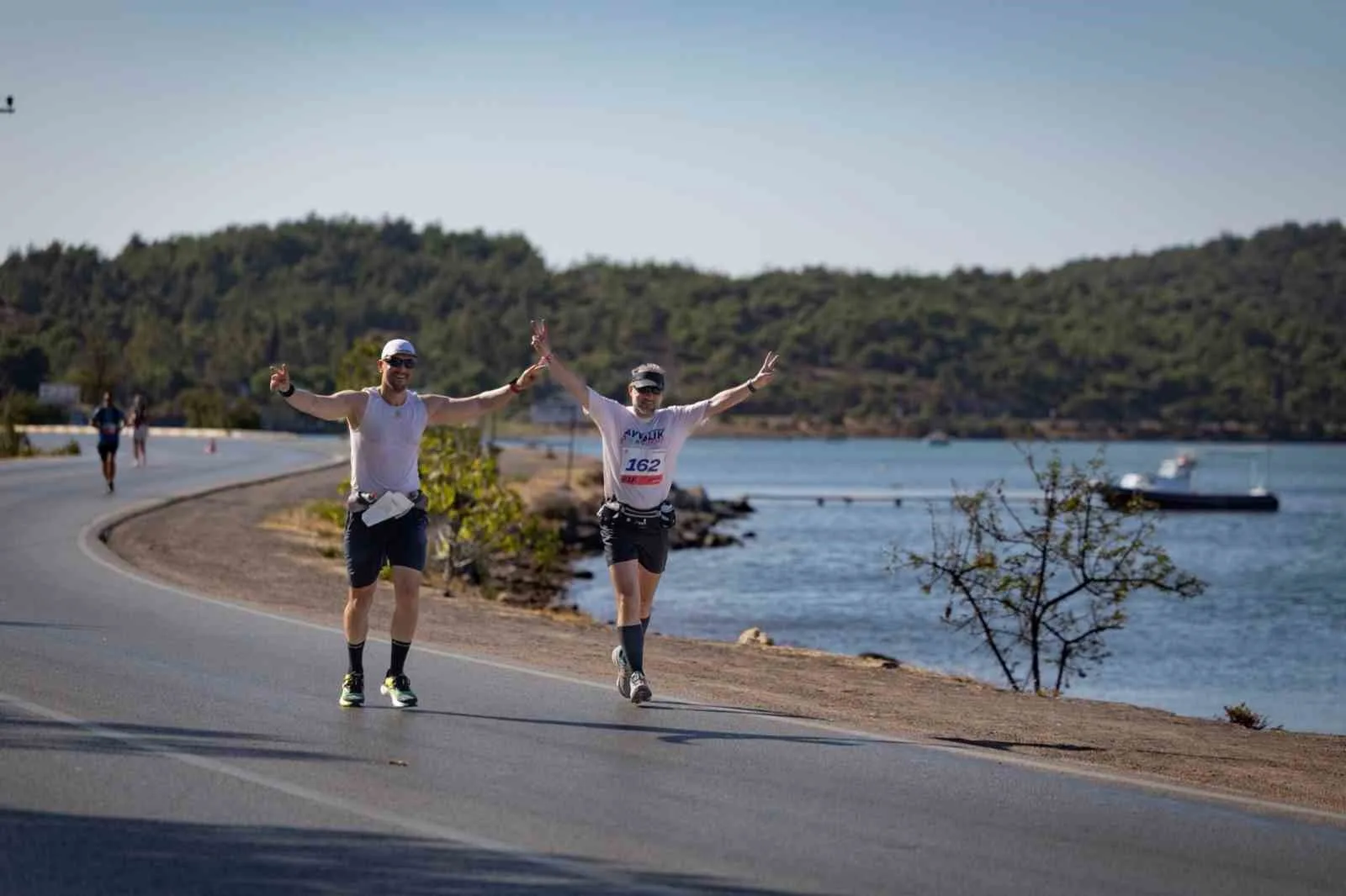 4. ULUSLARARASI AYVALIK KURTULUŞ YARI MARATONU, 11-13 EYLÜL TARİHLERİ ARASINDA GERÇEKLEŞTİRİLECEK. 21K, 10K VE 5K PARKURLARIYLA DÜZENLENECEK ORGANİZASYONDA BAŞVURULAR DEVAM EDİYOR.