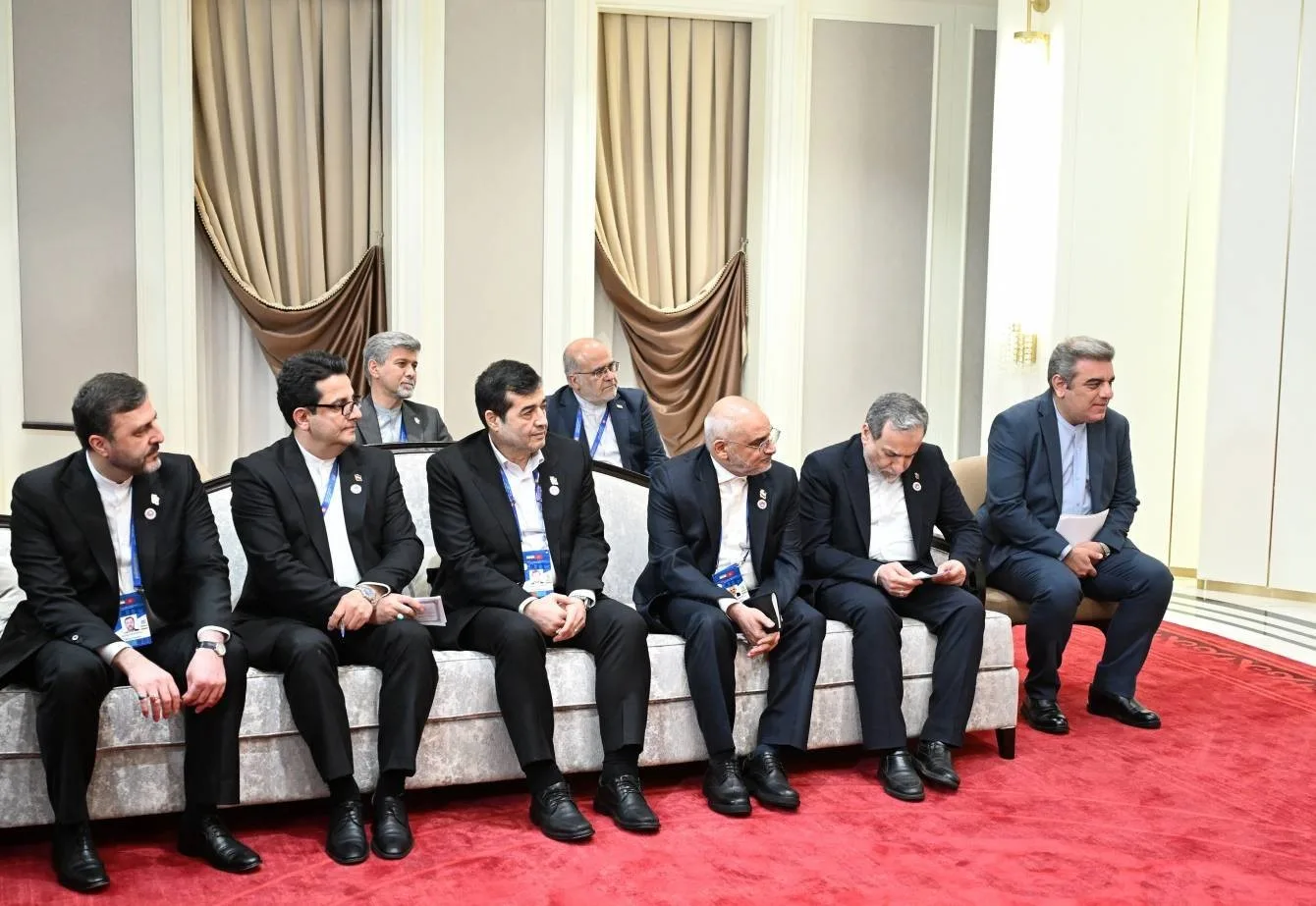 AZERBAYCAN CUMHURBAŞKANI İLHAM ALİYEV, ŞANGHAY İŞBİRLİĞİ ÖRGÜTÜ (ŞİÖ) TOPLANTISINA KATILMAK ÜZERE BULUNDUĞU BİŞKEK'TE İRAN CUMHURBAŞKANI MESUD PEZEŞKİYAN İLE BİR ARAYA GELDİ.