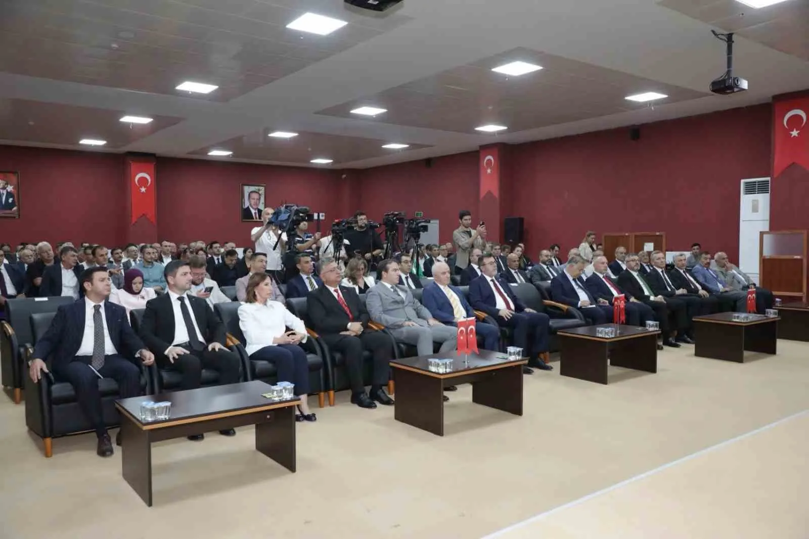 TİCARET BAKANI ÖMER BOLAT, KÜTAHYA'DA SİVİL TOPLUM KURULUŞLARI (STK) İSTİŞARE TOPLANTISI'NA KATILDI.