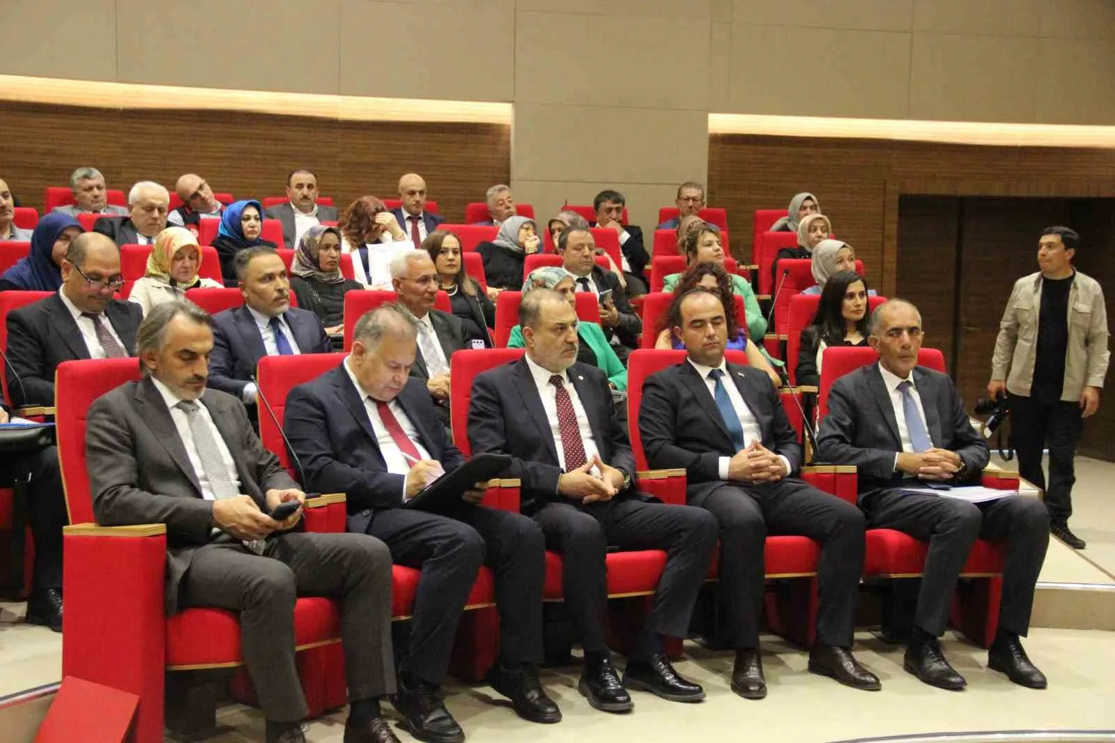 SİVİL TOPLUM KURULUŞU TEMSİLCİLERİ İLE İŞ İNSANLARI TOPLANTIYA KATILDI