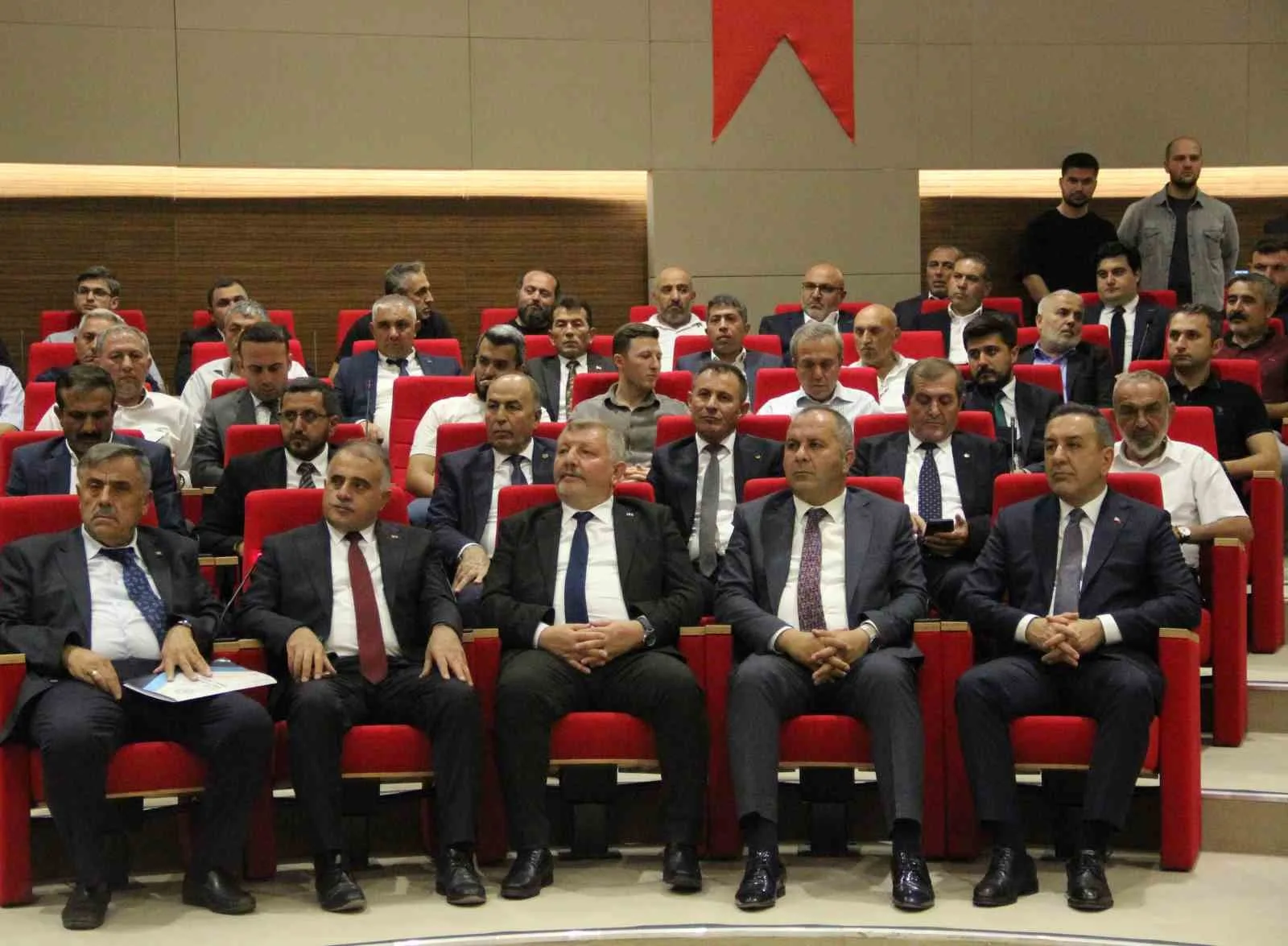 SİVİL TOPLUM KURULUŞU TEMSİLCİLERİ İLE İŞ İNSANLARI TOPLANTIYA KATILDI