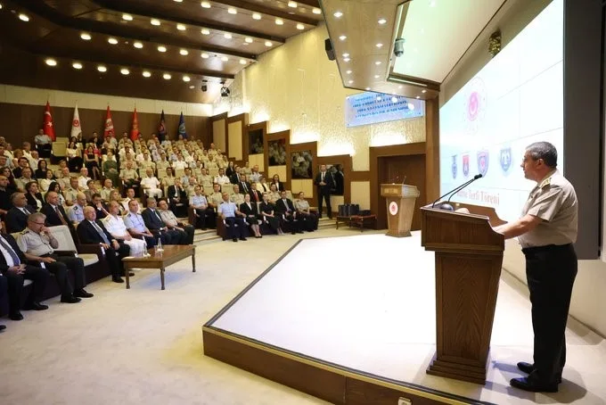 MİLLİ SAVUNMA BAKANI YAŞAR GÜLER, BERABERİNDEKİ TSK KOMUTA KADEMESİ VE BAKAN YARDIMCILARININ KATILIMIYLA RÜTBE TERFİ TÖRENİ GERÇEKLEŞTİRİLDİ.