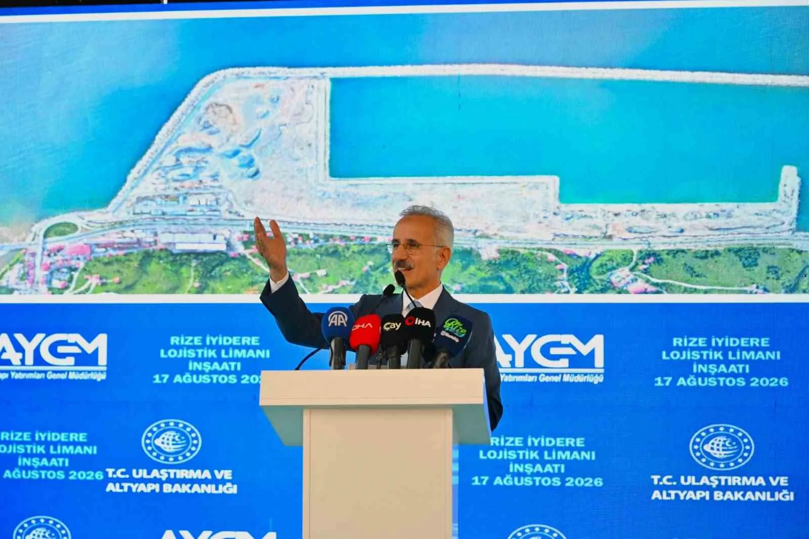 ULAŞTIRMA VE ALTYAPI BAKANI ABDULKADİR URALOĞLU, YÜZDE 82 FİZİKİ GERÇEKLEŞMEYE ULAŞAN RİZE İYİDERE LOJİSTİK LİMANI'NIN SON ANO KRONMAN BETON DÖKÜM TÖRENİ'NE KATILDI