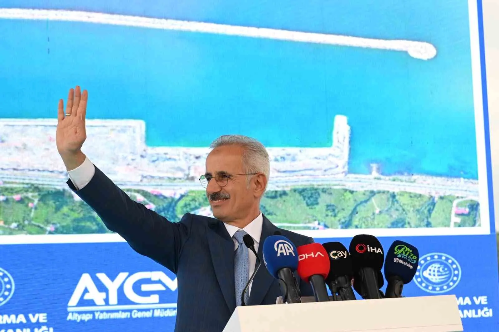 ULAŞTIRMA VE ALTYAPI BAKANI ABDULKADİR URALOĞLU