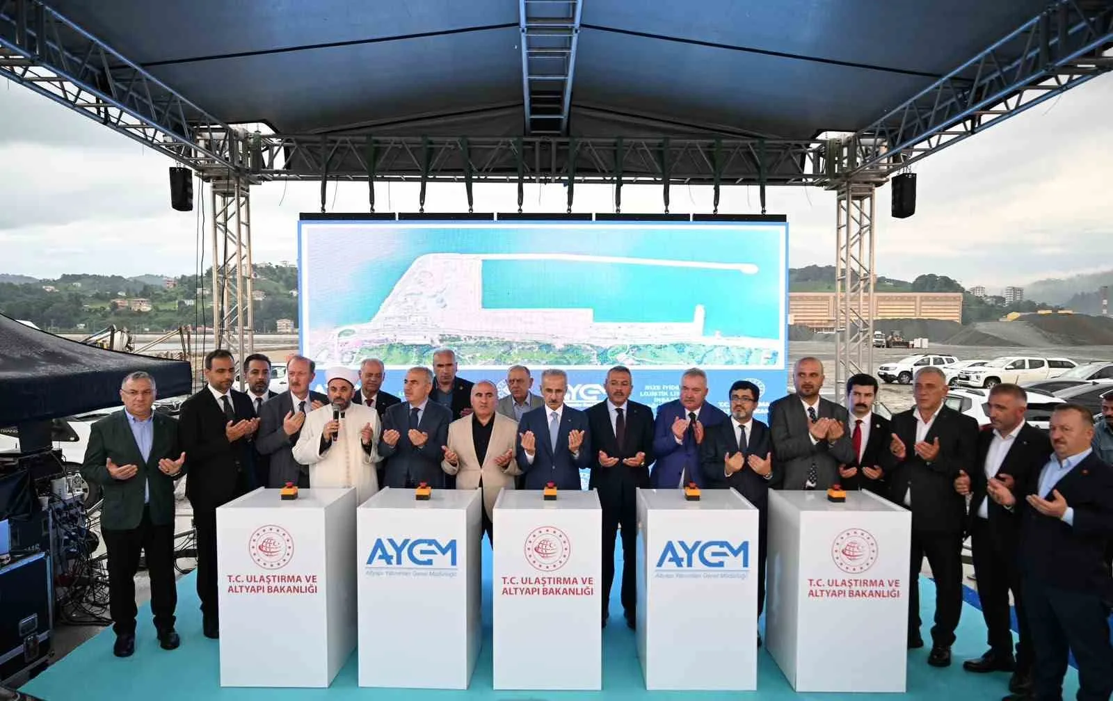 ULAŞTIRMA VE ALTYAPI BAKANI ABDULKADİR URALOĞLU, YÜZDE 82 FİZİKİ GERÇEKLEŞMEYE ULAŞAN RİZE İYİDERE LOJİSTİK LİMANI'NIN SON ANO KRONMAN BETON DÖKÜM TÖRENİ'NE KATILDI