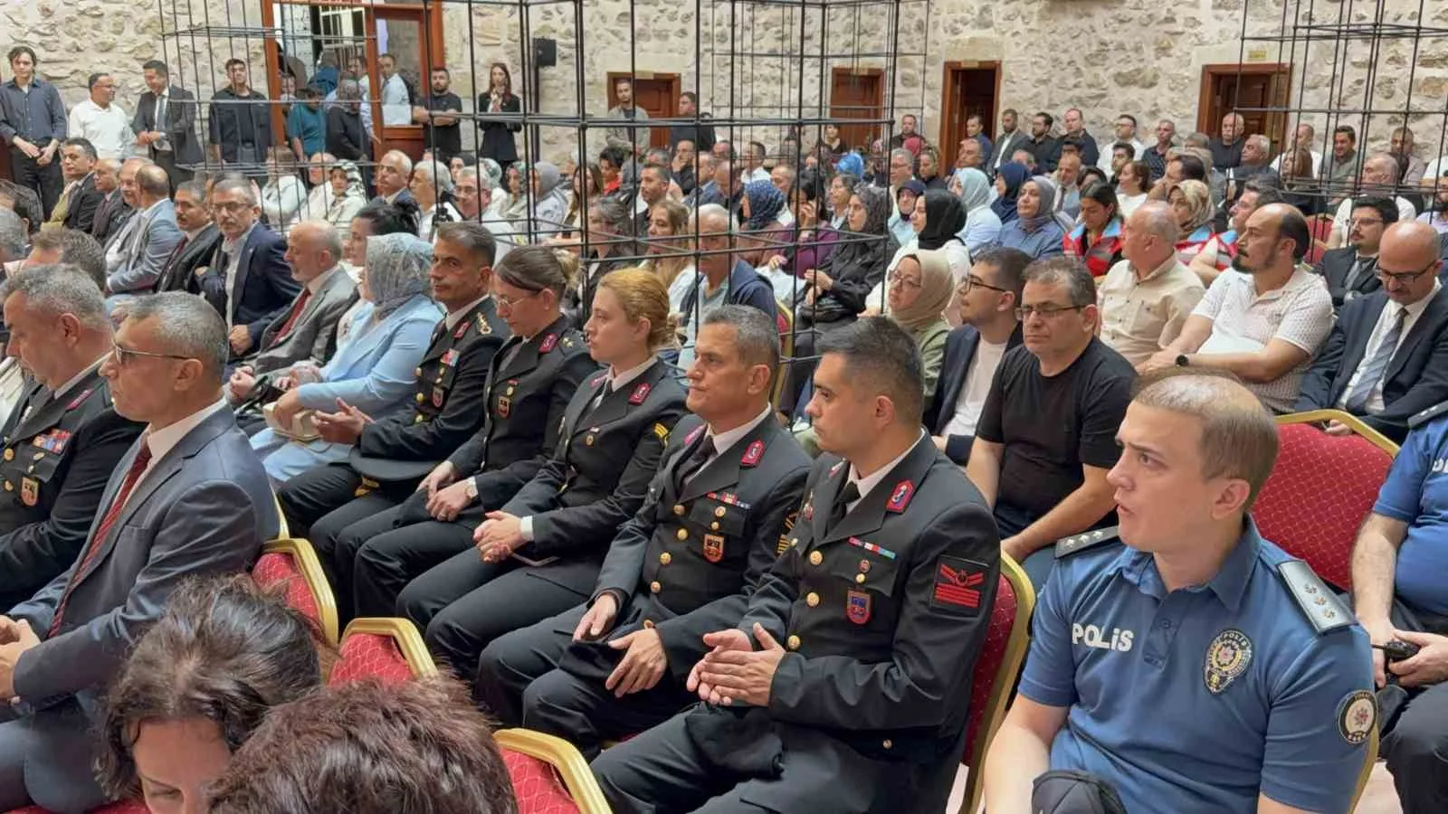 AİLE VE SOSYAL HİZMETLER BAKANLIĞI TARAFINDAN TOKAT’TA DÜZENLENEN ENGELLİLİK ALANINDA FARKINDALIK SEMİNERİNDE, ENGELLİ BİREYLERE YÖNELİK BAKIM HİZMETLERİ VE KAMUDAKİ İSTİHDAM ÇALIŞMALARINA İLİŞKİN GÜNCEL VERİLER PAYLAŞILDI.