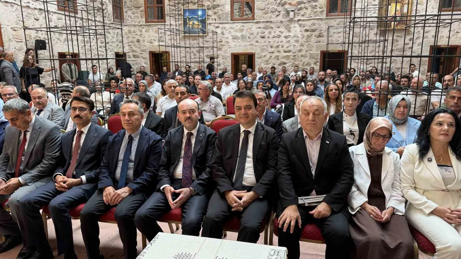 SEMİNERE AİLE VE SOSYAL HİZMETLER BAKAN YARDIMCISI ADİL ÇALIŞKAN, TÜRKİYE BEYAZAY DERNEĞİ BAŞKANI LOKMAN AYVA, TOKAT VALİSİ ABDULLAH KÖKLÜ, BELEDİYE BAŞKAN VEKİLİ FUAT İŞERİ, İL PROTOKOLÜ, ENGELLİ BİREYLER VE AİLELERİ KATILDI.