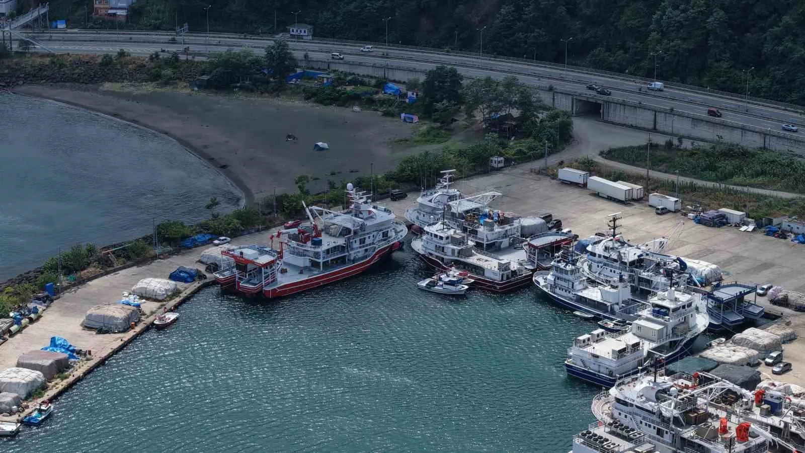 1 EYLÜL’DE BAŞLAYACAK YENİ AV SEZONU ÖNCESİ BALIKÇILAR HAZIRLIKLARI TÜM HIZIYLA SÜRDÜRÜYOR.