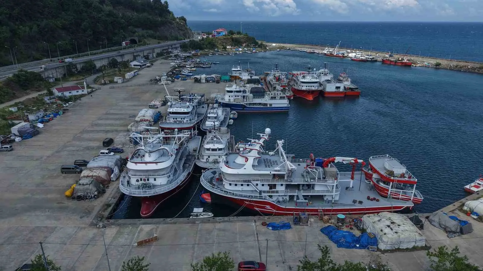 1 EYLÜL’DE BAŞLAYACAK YENİ AV SEZONU ÖNCESİ BALIKÇILAR HAZIRLIKLARI TÜM HIZIYLA SÜRDÜRÜYOR.