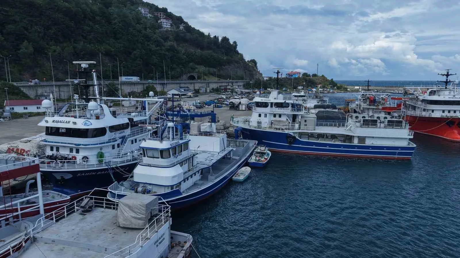 1 EYLÜL’DE BAŞLAYACAK YENİ AV SEZONU ÖNCESİ BALIKÇILAR HAZIRLIKLARI TÜM HIZIYLA SÜRDÜRÜYOR.