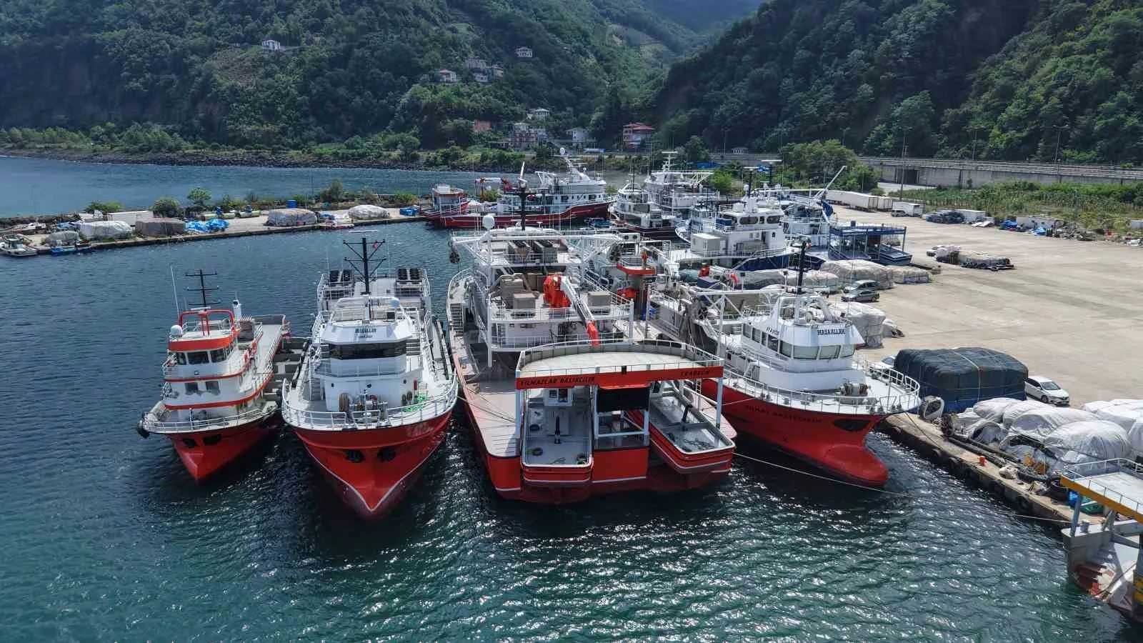 1 EYLÜL’DE BAŞLAYACAK YENİ AV SEZONU ÖNCESİ BALIKÇILAR HAZIRLIKLARI TÜM HIZIYLA SÜRDÜRÜYOR.