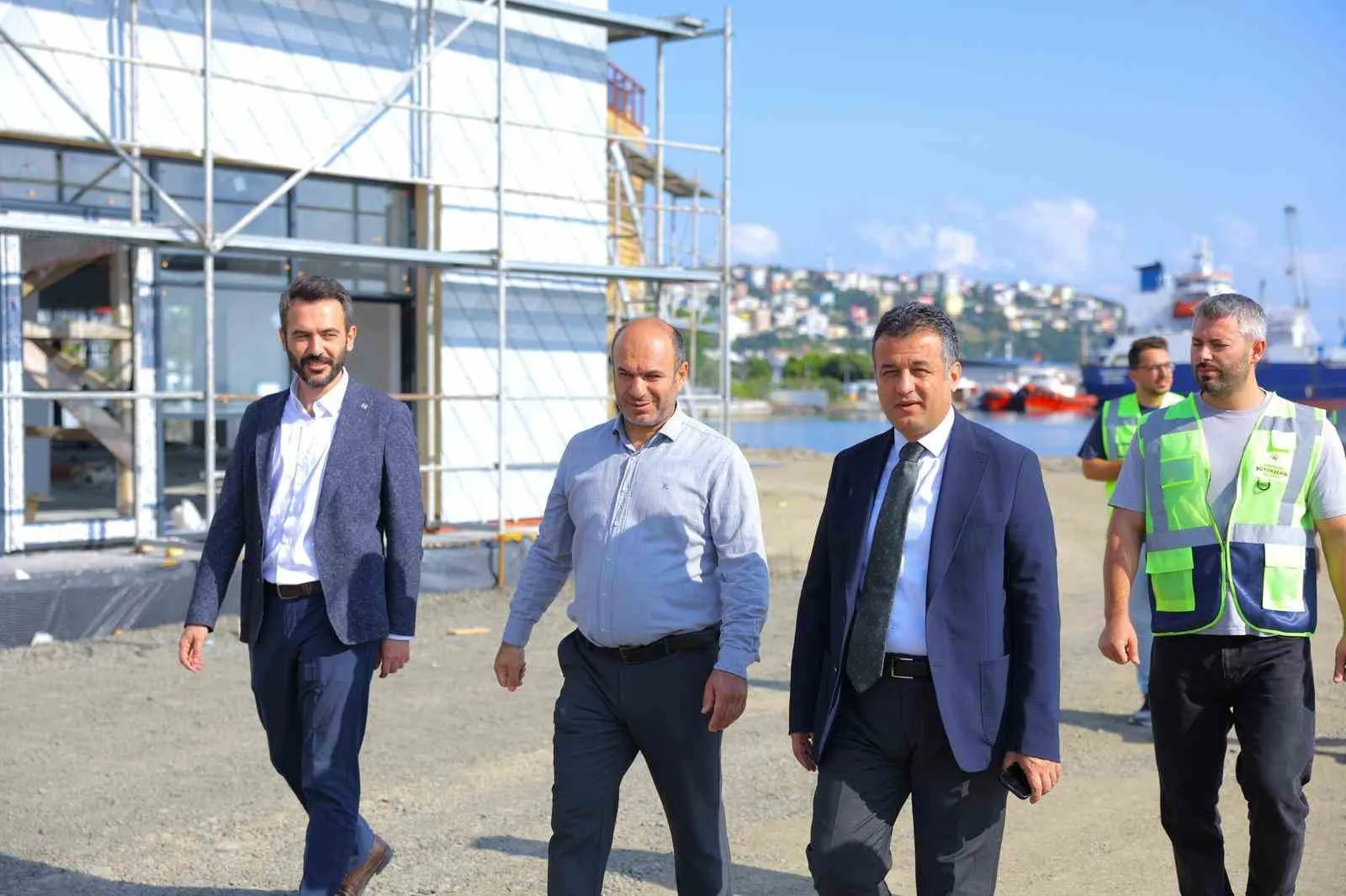 SAMSUN BÜYÜKŞEHİR BELEDİYESİNCE İLKADIM İLÇESİNE KAZANDIRILAN BALIK RESTORANI'NDA ÇALIŞMALAR SÜRERKEN, BÜYÜKŞEHİR BELEDİYE BAŞKANI HALİT DOĞAN ÇALIŞMALARI YERİNDE İNCELEDİ. YÜZDE 75’LİK KISMI TAMAMLANAN RESTORAN, HEM YERLİ HALKIN HEM DE ŞEHRE GELEN ZİYARETÇİLERİN UĞRAK NOKTASI OLMAYA HAZIRLANIYOR.