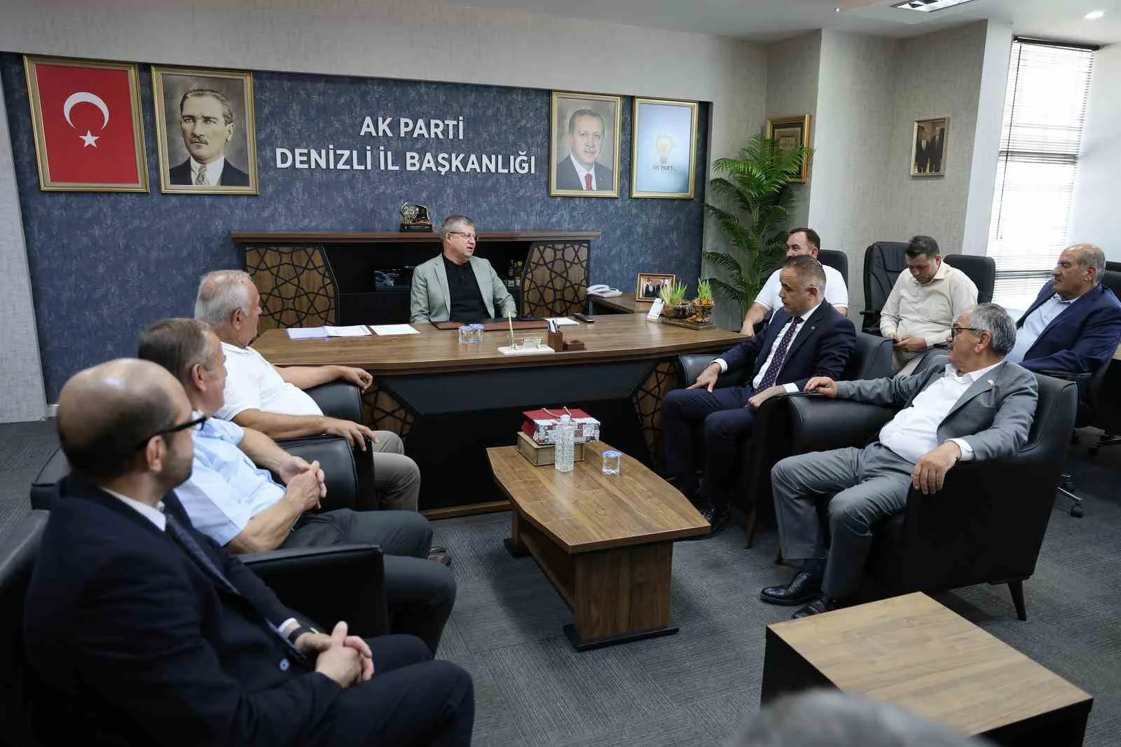 DENİZLİ ESNAF VE SANATKÂRLAR ODALARI BİRLİĞİ (DESOB) BAŞKANI HÜSEYİN DEMİRCİ, AK PARTİ DENİZLİ İL BAŞKANI MUHAMMET SUBAŞIOĞLU’NU ZİYARET ETTİ.