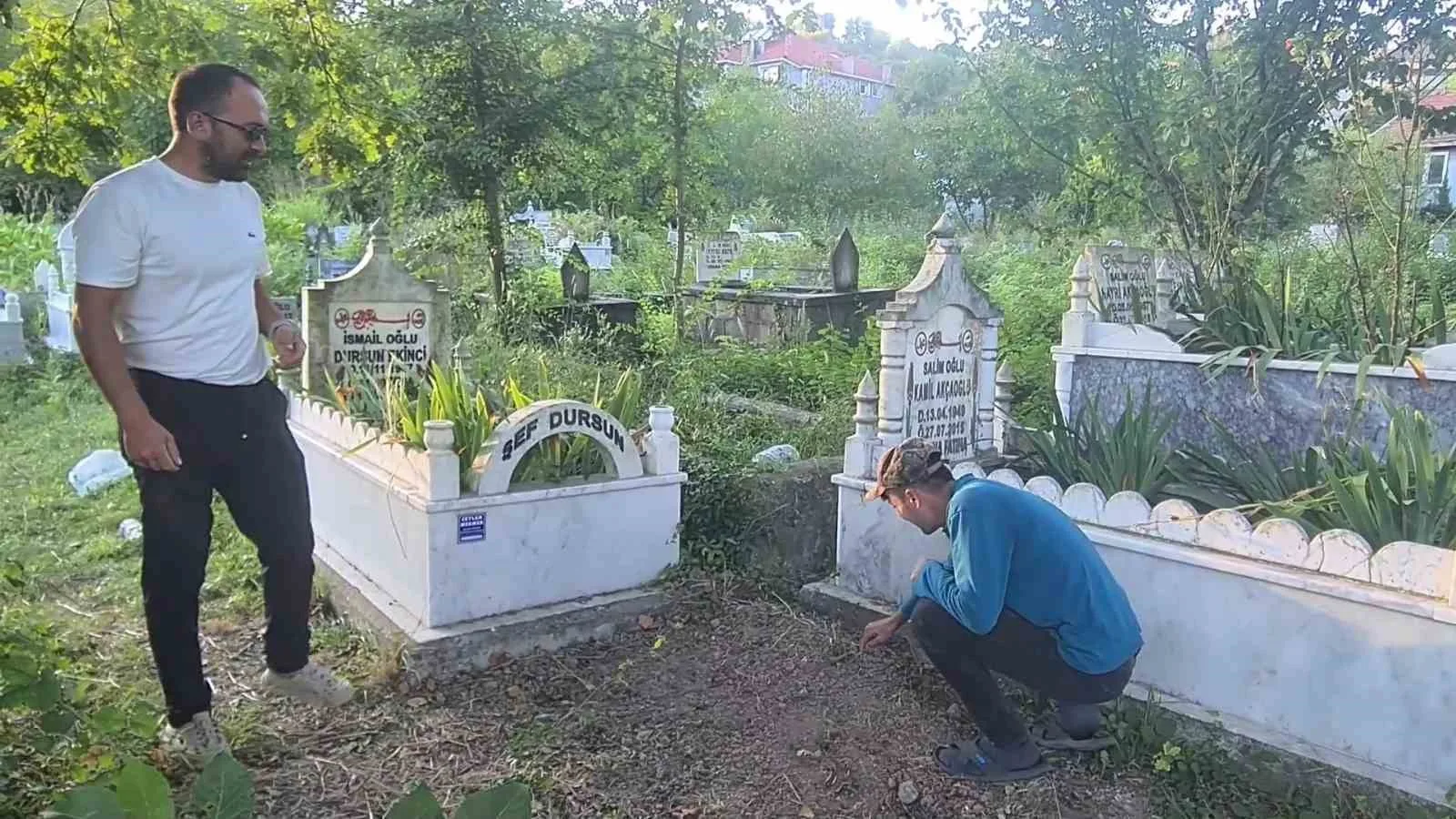 ZONGULDAK'IN ÇAYCUMA İLÇESİNE İLÇESİNDE MEZARLIĞA BİR BEBEK CESEDİ GÖMÜLDÜĞÜ İHBARI JANDARMA EKİPLERİNİ ALARMA GEÇİRDİ. EKİPLERİN OLAY YERİNDE YAPTIĞI İNCELEMEDE, GÖMÜLENİN BEBEK DEĞİL, ÖLMÜŞ BİR KEDİ OLDUĞU ORTAYA ÇIKTI.