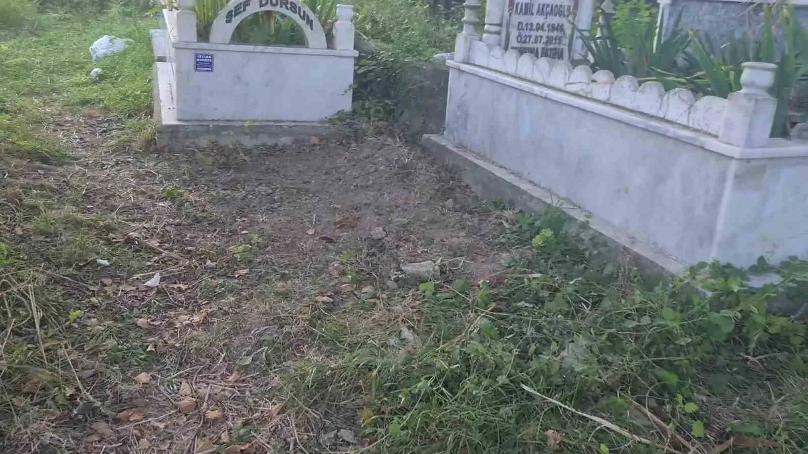ZONGULDAK'IN ÇAYCUMA İLÇESİNE İLÇESİNDE MEZARLIĞA BİR BEBEK CESEDİ GÖMÜLDÜĞÜ İHBARI JANDARMA EKİPLERİNİ ALARMA GEÇİRDİ. EKİPLERİN OLAY YERİNDE YAPTIĞI İNCELEMEDE, GÖMÜLENİN BEBEK DEĞİL, ÖLMÜŞ BİR KEDİ OLDUĞU ORTAYA ÇIKTI.