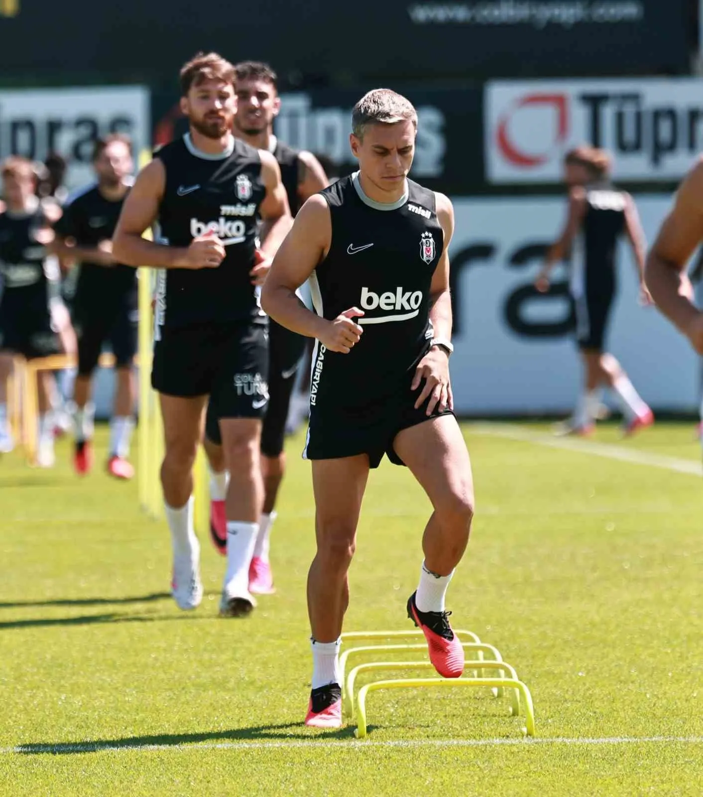 BEŞİKTAŞ, UEFA AVRUPA LİGİ PLAY-OFF TURU RÖVANŞ MAÇINDA DEPLASMANDA KAUNO ZALGİRİS İLE OYNAYACAĞI MAÇIN HAZIRLIKLARINA BUGÜN YAPTIĞI ANTRENMANLA BAŞLADI.