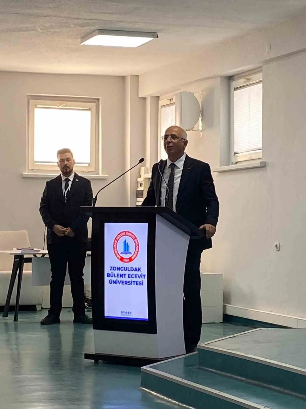 ZONGULDAK BÜLENT ECEVİT ÜNİVERSİTESİNDE (BEUN), TÜBİTAK 4005 YENİLİKÇİ EĞİTİM UYGULAMALARI DESTEKLEME PROGRAMI KAPSAMINDA DESTEKLENEN "MATEMATİK EĞİTİMİNDE TEKNOLOJİ DESTEKLİ ETKİNLİK TASARIMI EĞİTİMİ" PROJESİ BAŞLADI.